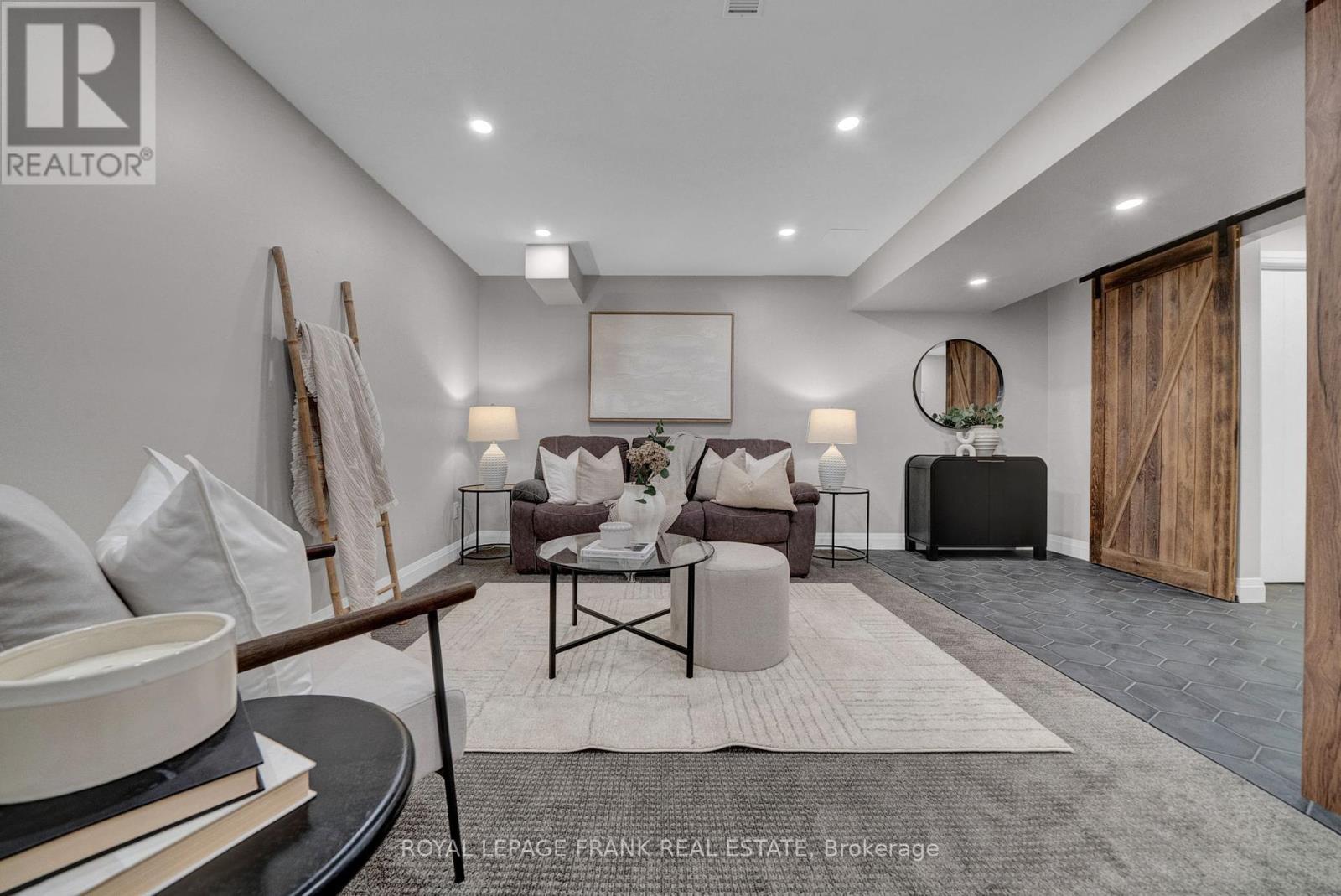 












11 GORDON COWLING STREET

,
Clarington (Courtice),




Ontario
L1E0G7

