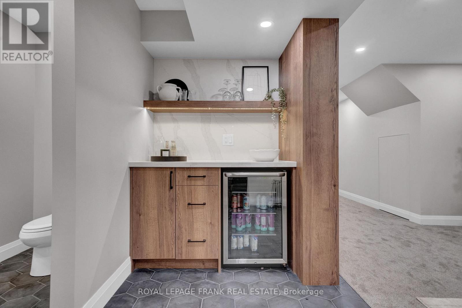 












11 GORDON COWLING STREET

,
Clarington (Courtice),




Ontario
L1E0G7


