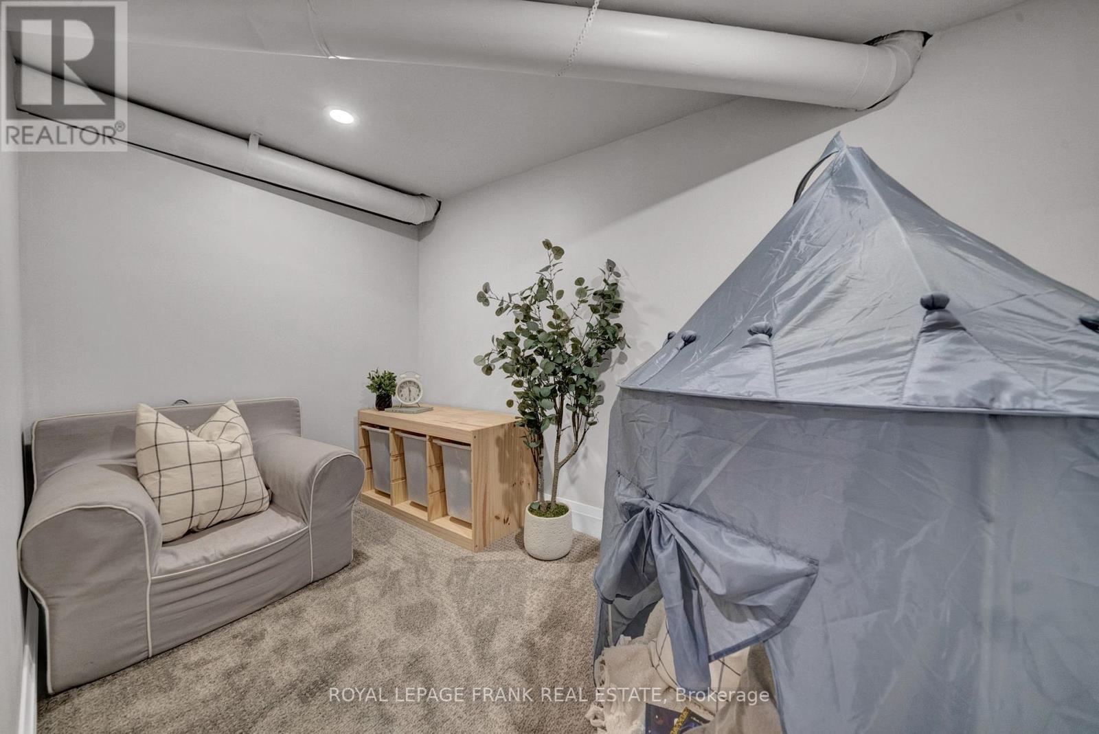 












11 GORDON COWLING STREET

,
Clarington (Courtice),




Ontario
L1E0G7

