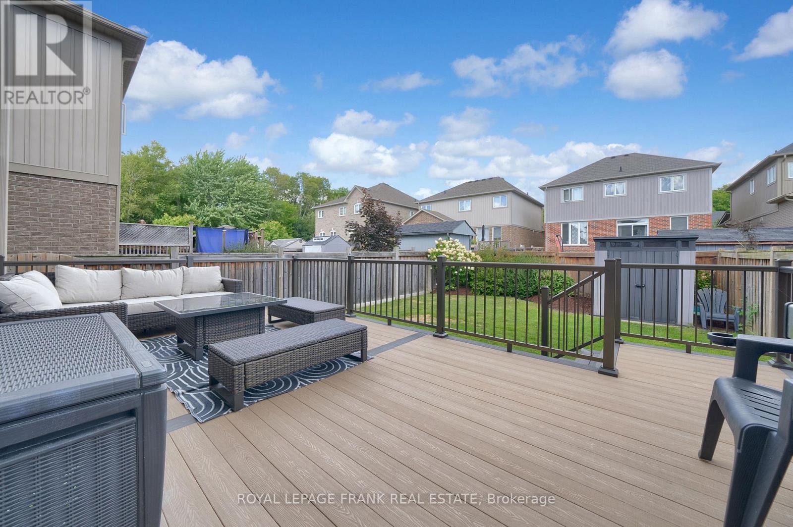 












11 GORDON COWLING STREET

,
Clarington (Courtice),




Ontario
L1E0G7

