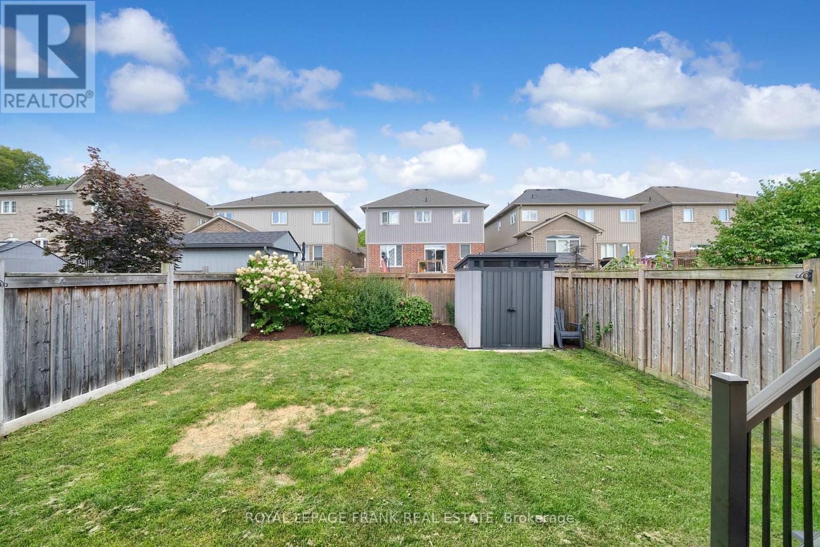 












11 GORDON COWLING STREET

,
Clarington (Courtice),




Ontario
L1E0G7

