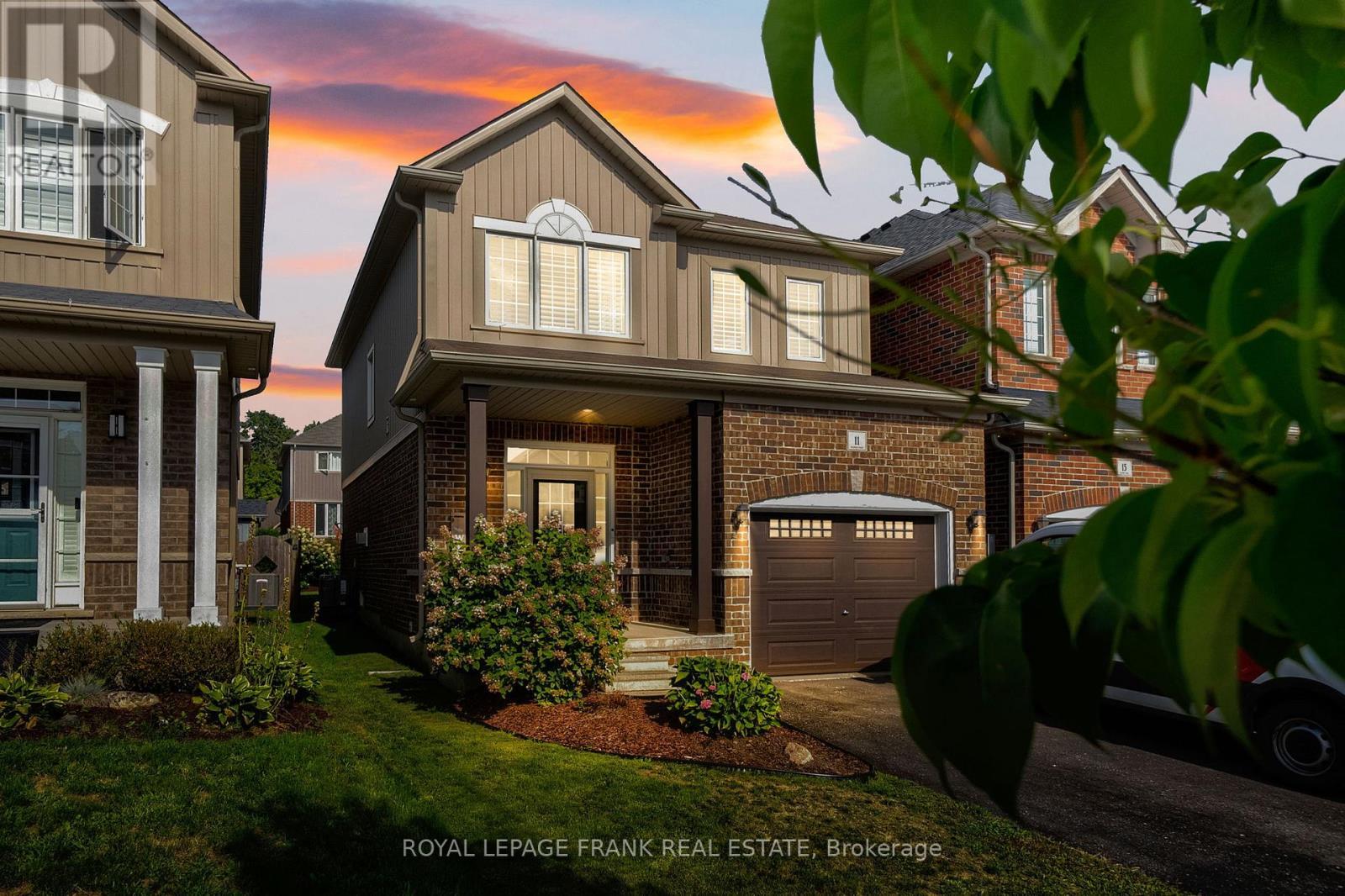 












11 GORDON COWLING STREET

,
Clarington (Courtice),




Ontario
L1E0G7

