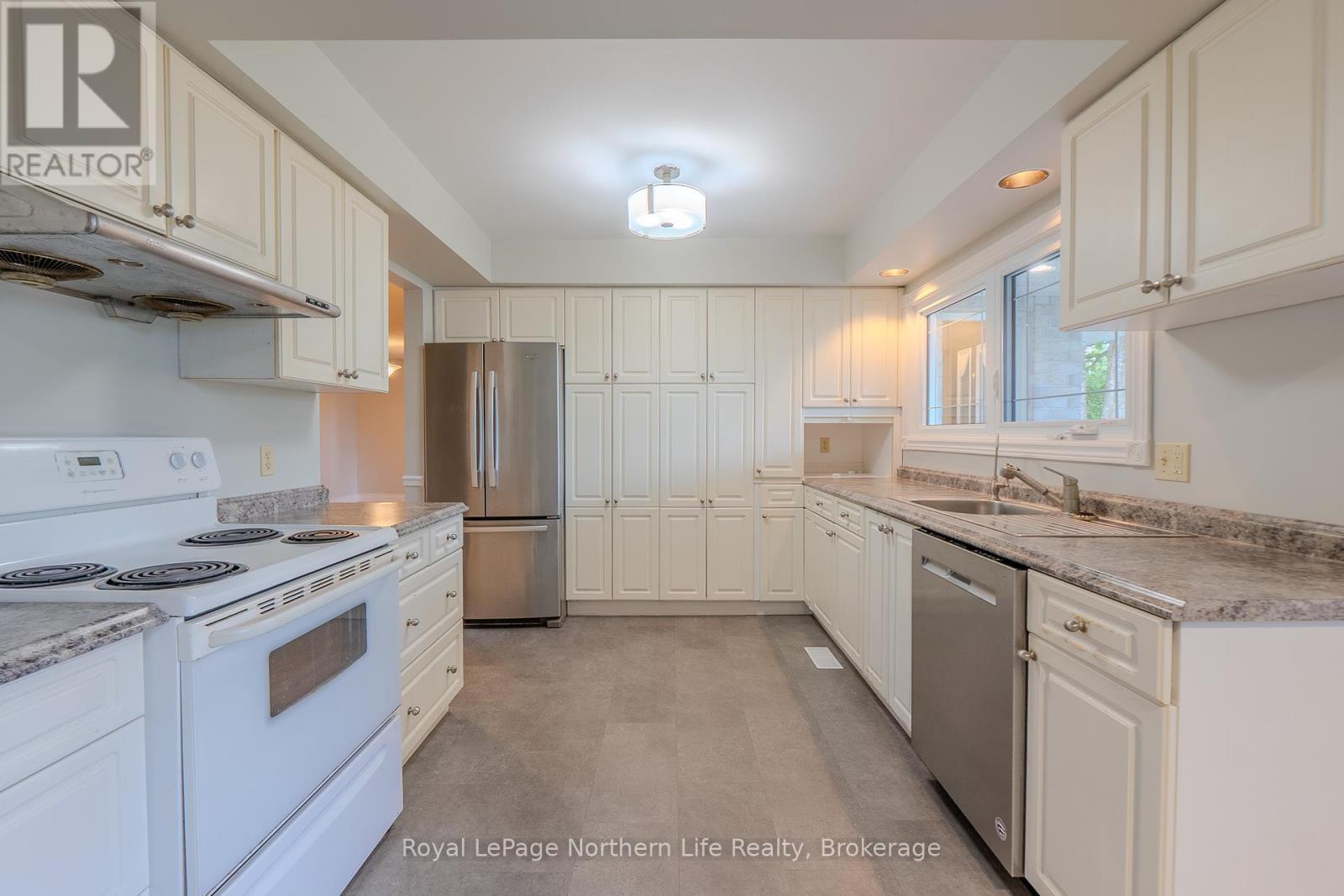 












1180 AIRPORT ROAD

,
North Bay (Airport),




Ontario
P1B8G2

