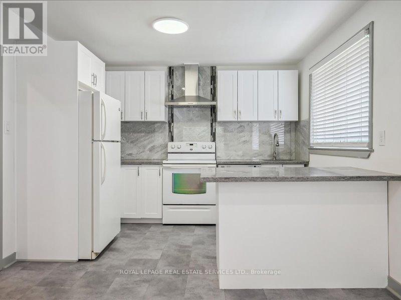 












18 THIRTY THIRD STREET

,
Toronto,




Ontario
M8W3G9

