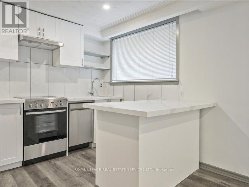 












18 THIRTY THIRD STREET

,
Toronto,




Ontario
M8W3G9

