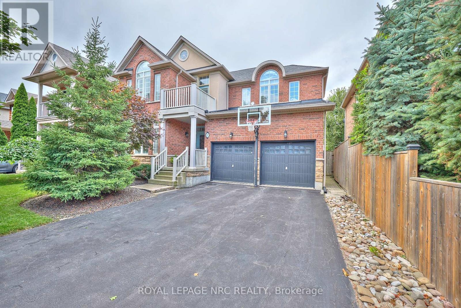 












27 GOLDEYE DRIVE

,
Hamilton (Winona Park),




Ontario
L8E6C2

