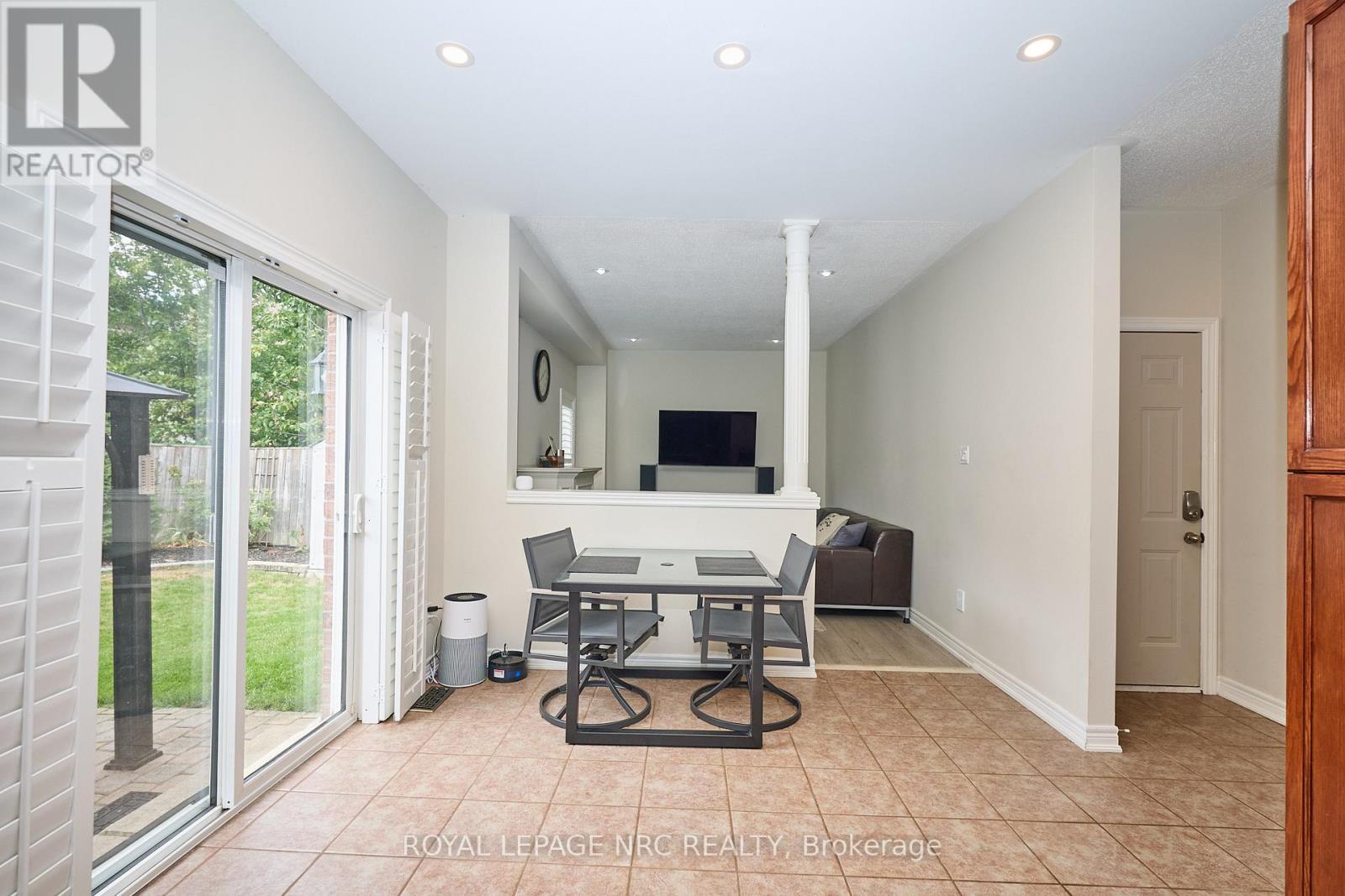 












27 GOLDEYE DRIVE

,
Hamilton (Winona Park),




Ontario
L8E6C2

