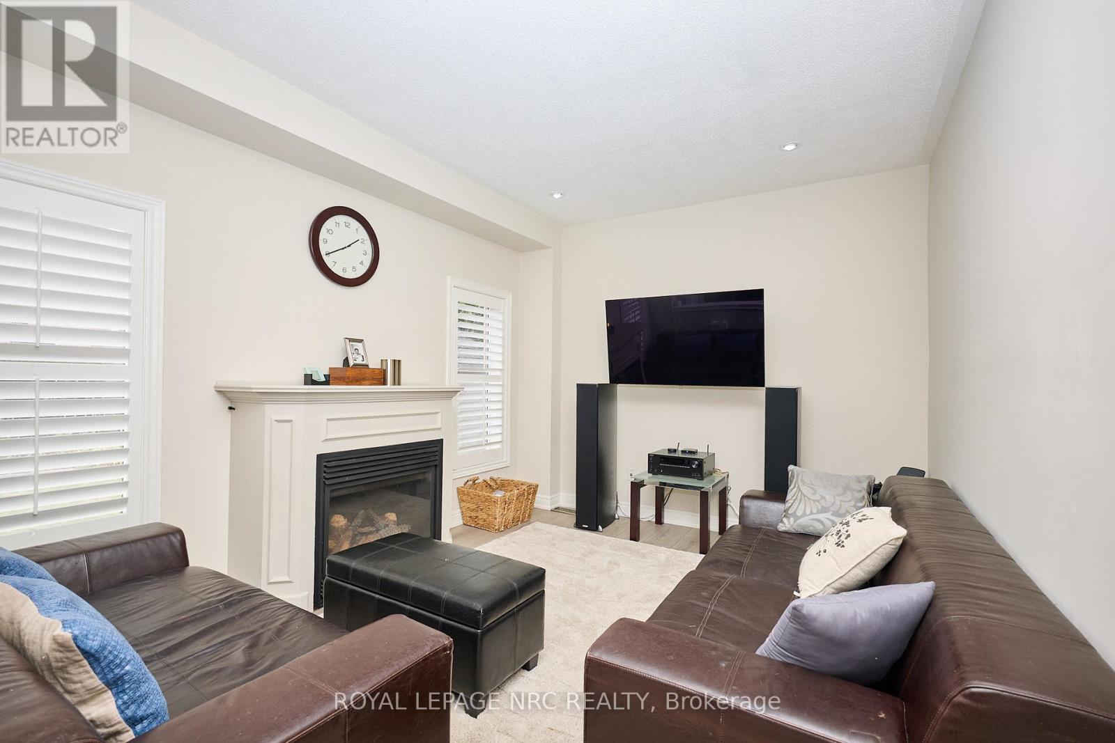 












27 GOLDEYE DRIVE

,
Hamilton (Winona Park),




Ontario
L8E6C2

