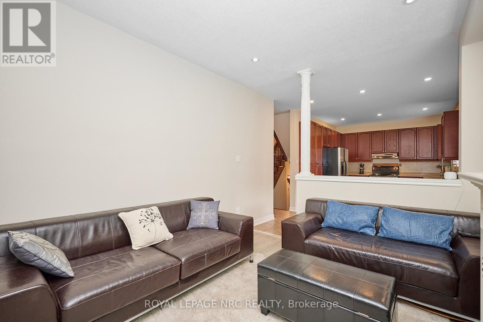 












27 GOLDEYE DRIVE

,
Hamilton (Winona Park),




Ontario
L8E6C2

