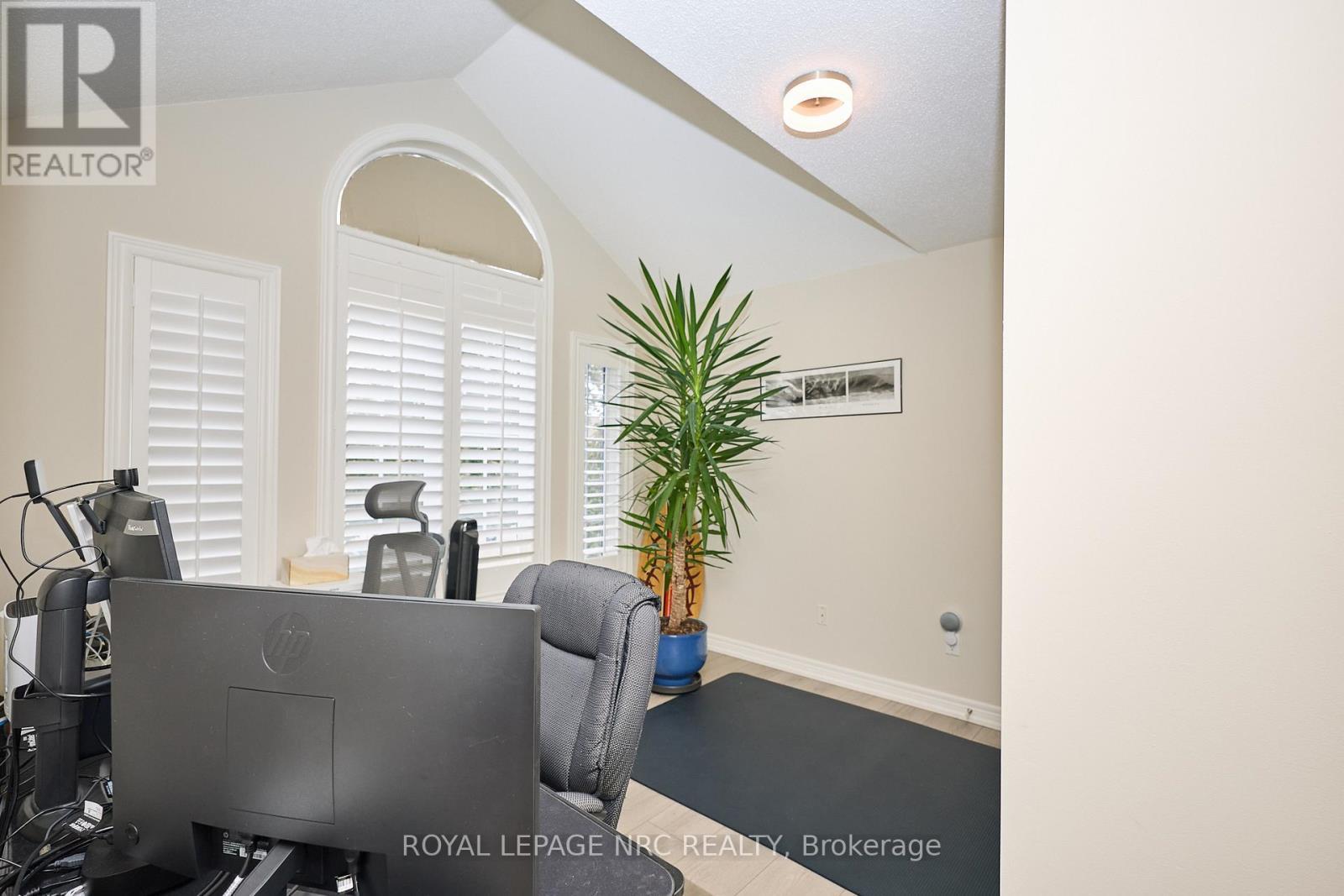 












27 GOLDEYE DRIVE

,
Hamilton (Winona Park),




Ontario
L8E6C2

