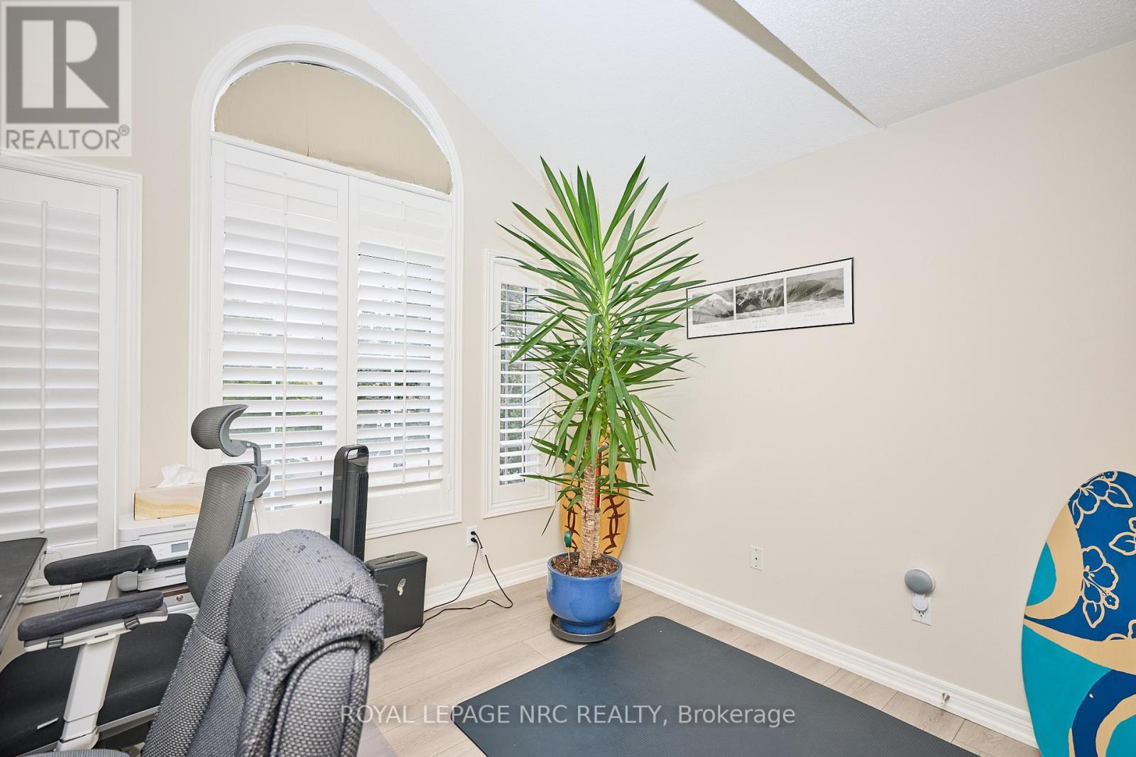 












27 GOLDEYE DRIVE

,
Hamilton (Winona Park),




Ontario
L8E6C2

