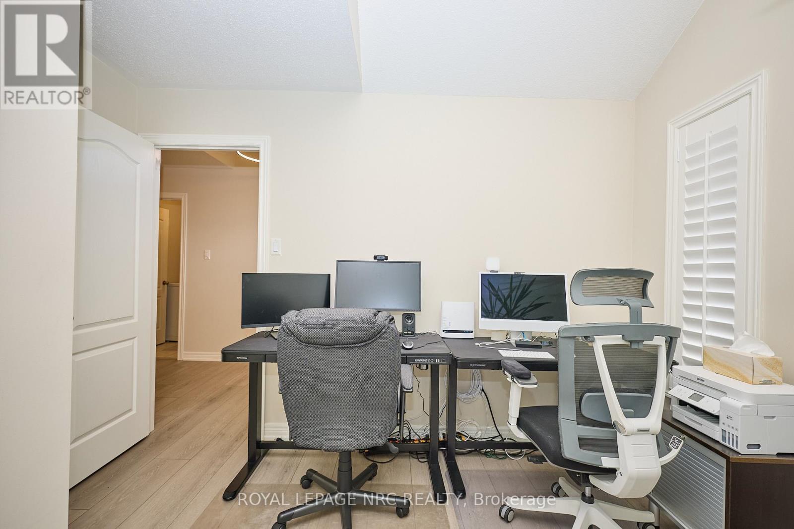 












27 GOLDEYE DRIVE

,
Hamilton (Winona Park),




Ontario
L8E6C2

