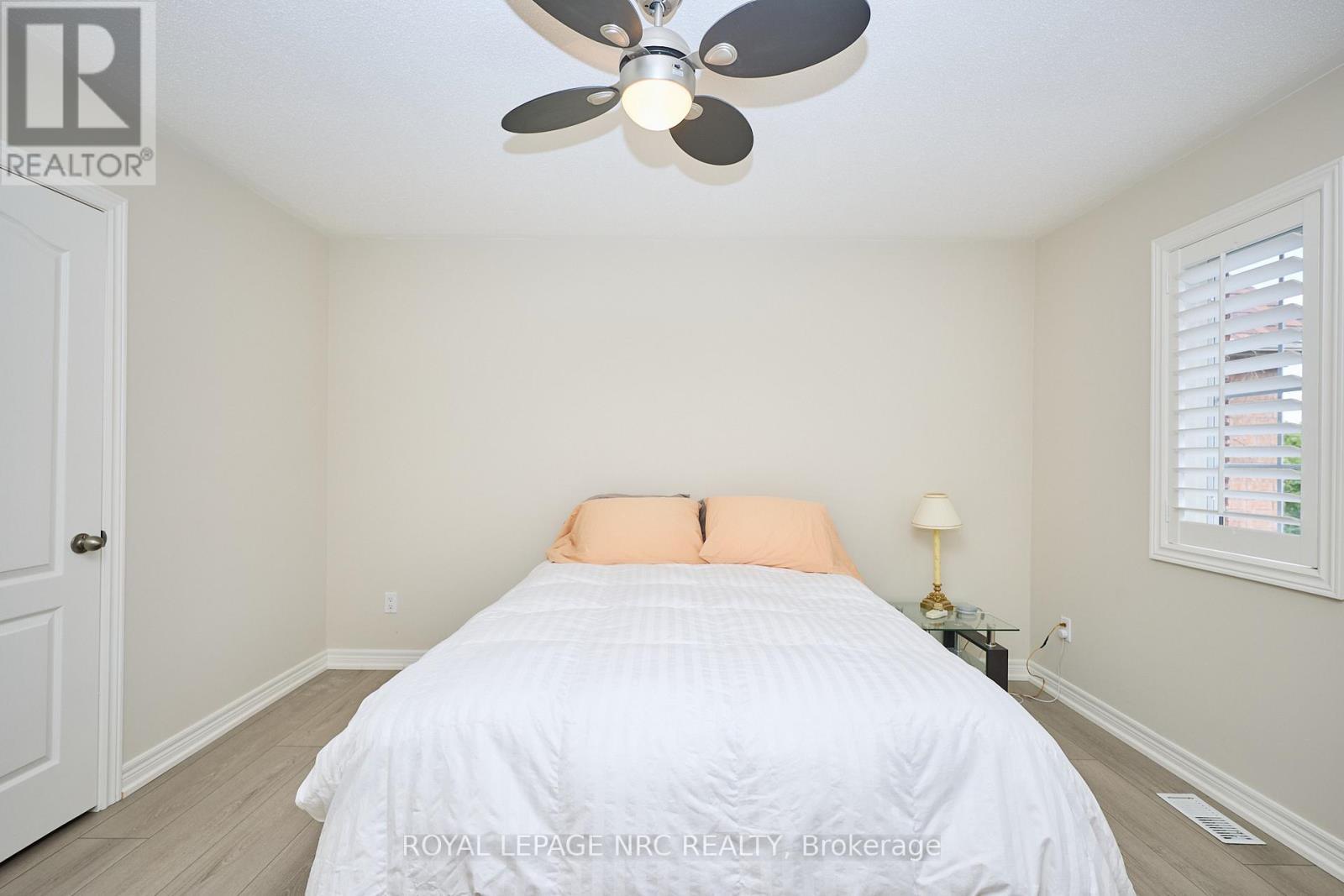 












27 GOLDEYE DRIVE

,
Hamilton (Winona Park),




Ontario
L8E6C2

