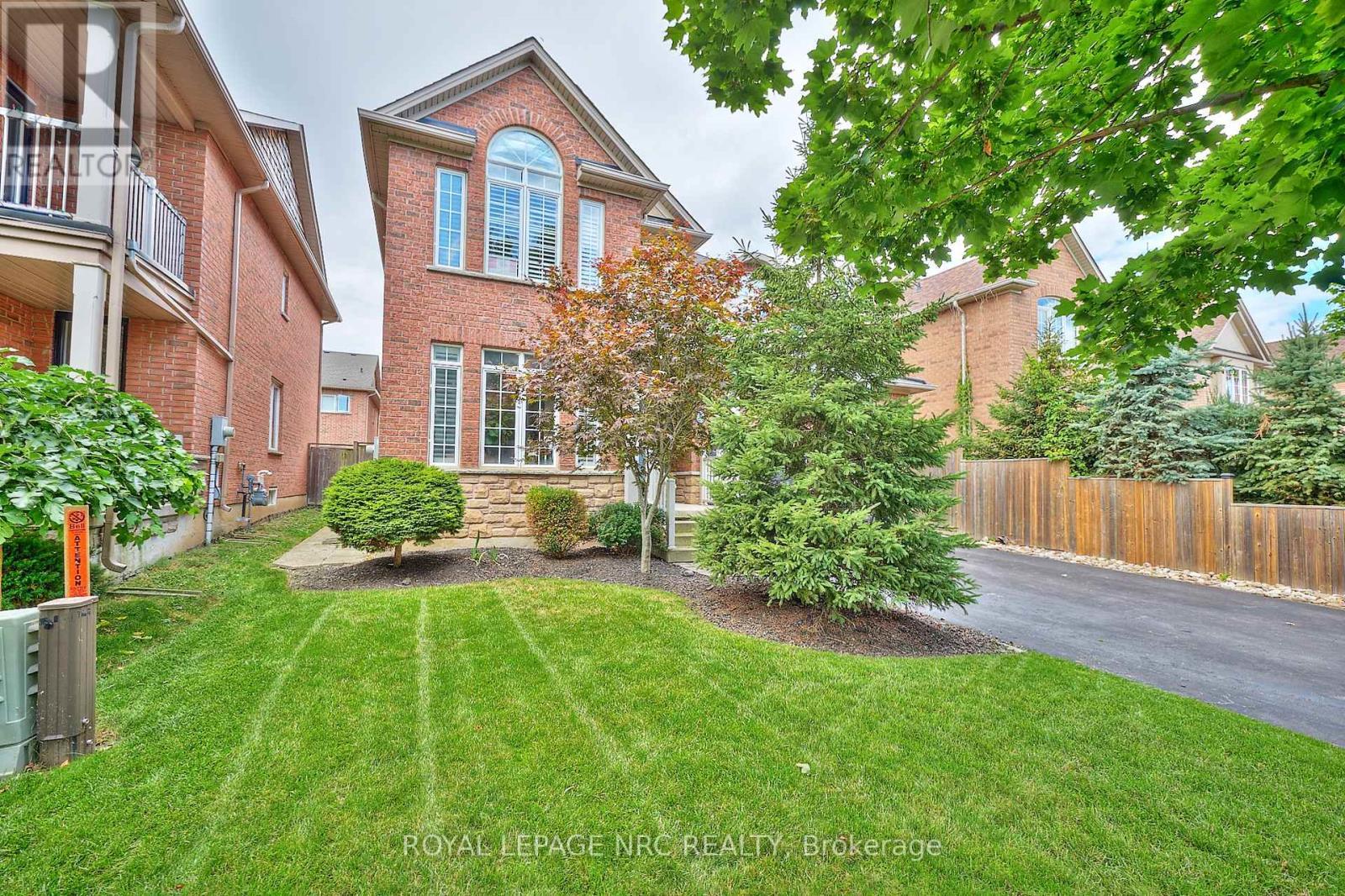 












27 GOLDEYE DRIVE

,
Hamilton (Winona Park),




Ontario
L8E6C2

