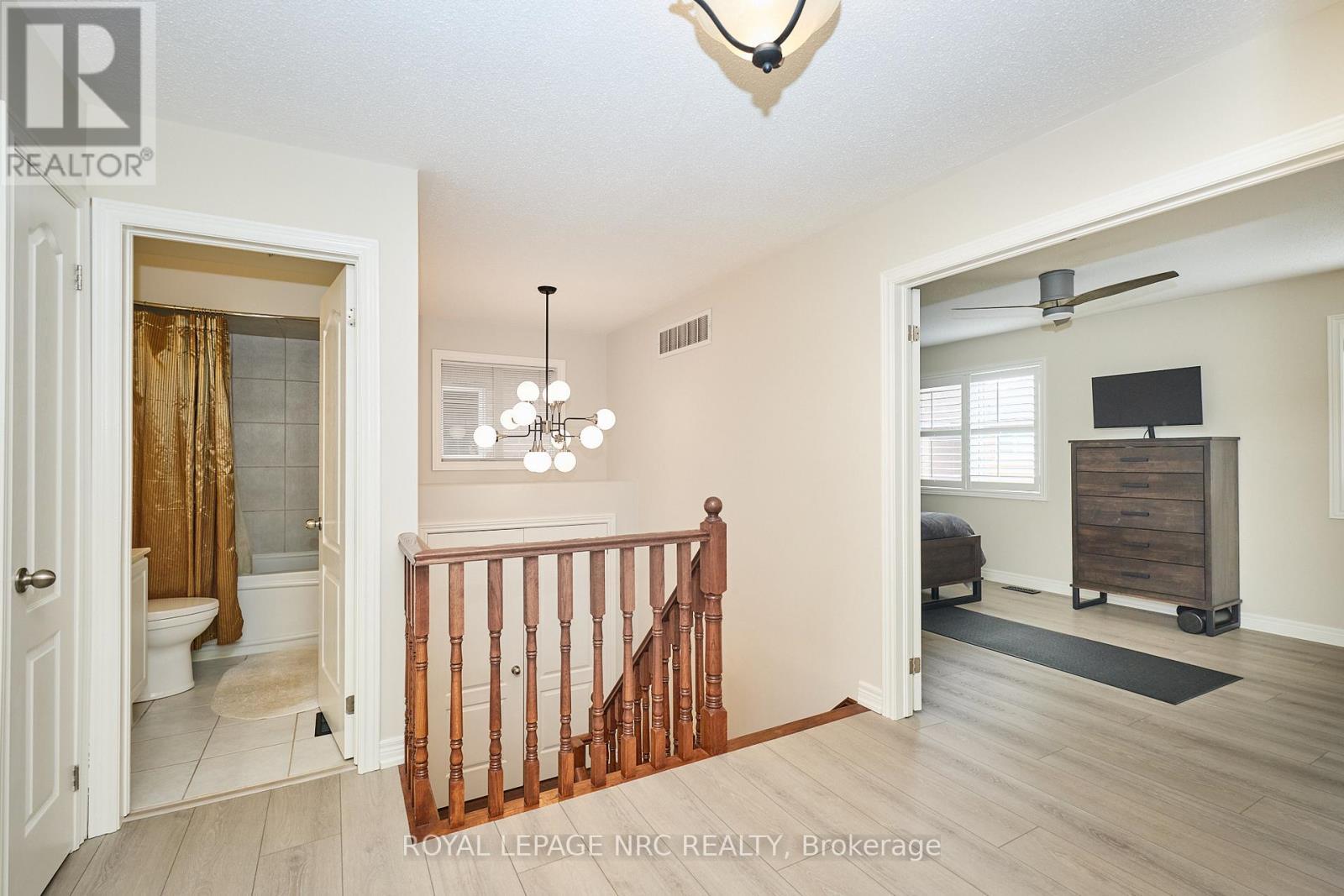 












27 GOLDEYE DRIVE

,
Hamilton (Winona Park),




Ontario
L8E6C2

