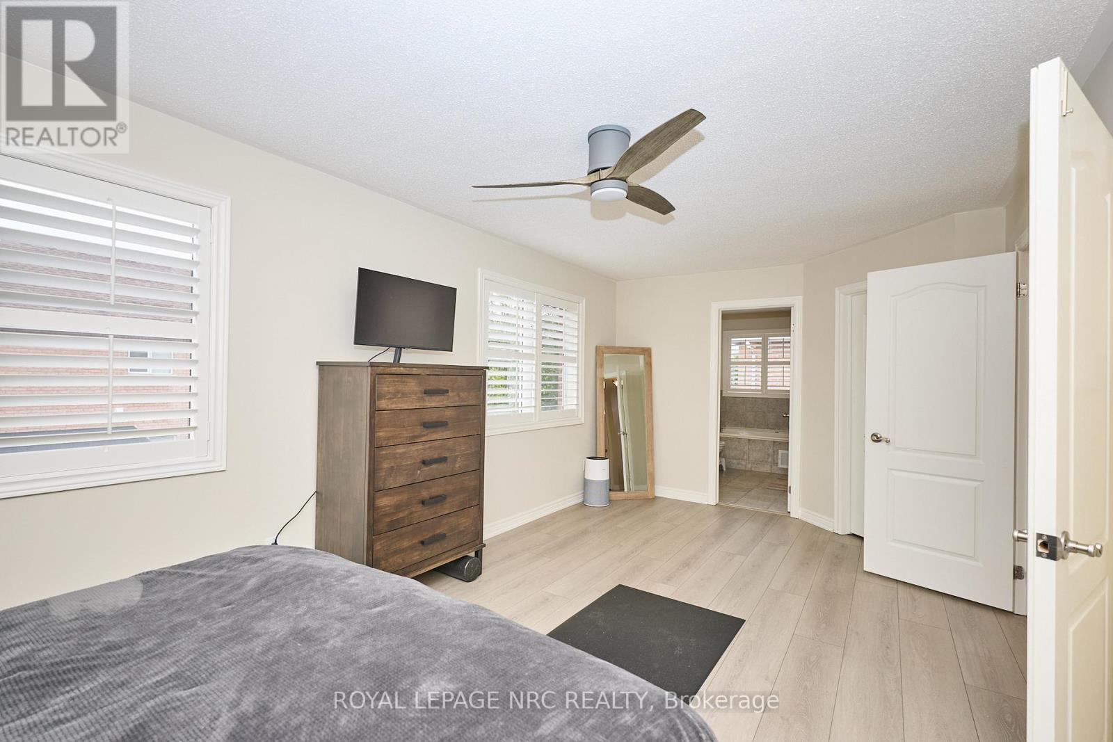 












27 GOLDEYE DRIVE

,
Hamilton (Winona Park),




Ontario
L8E6C2

