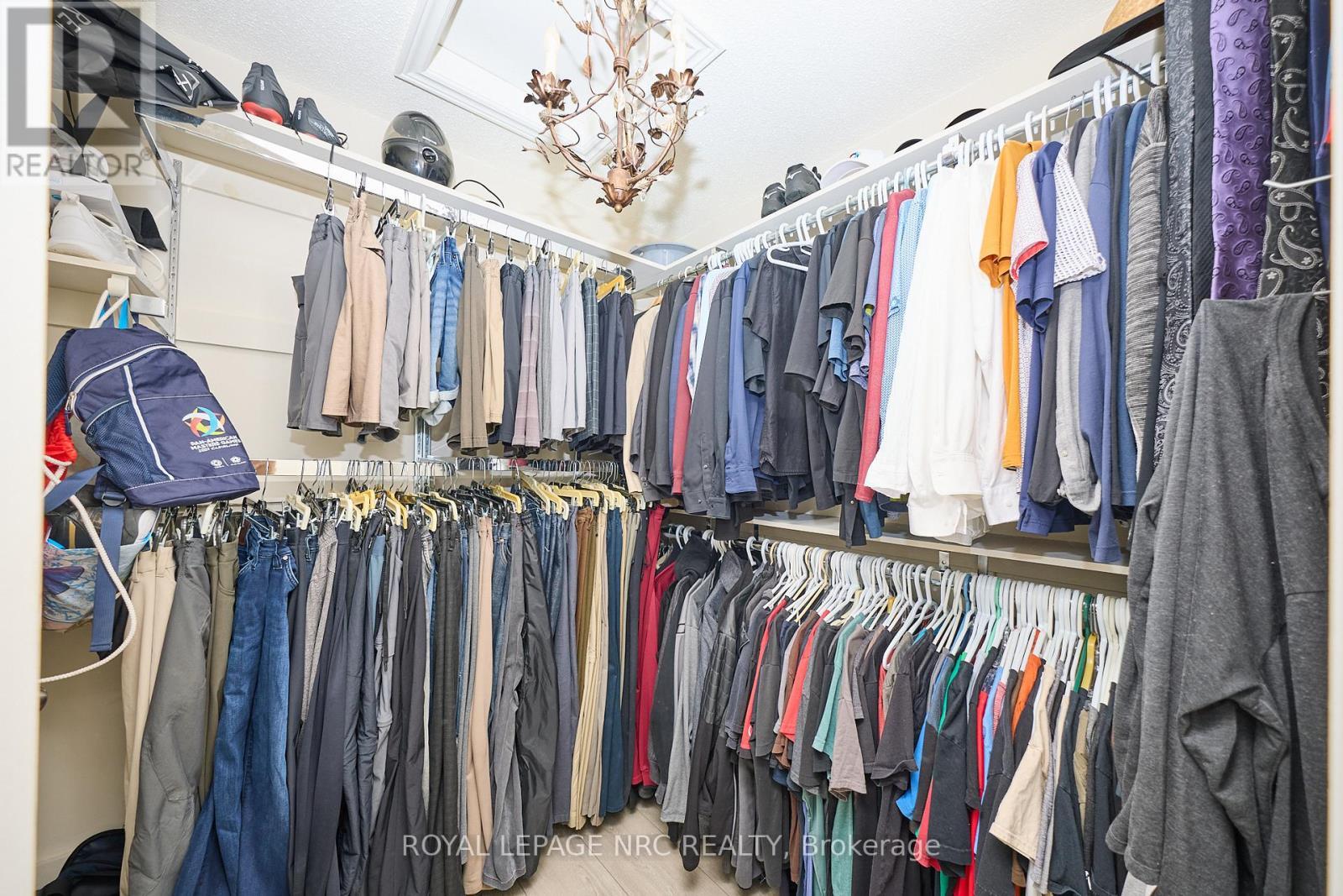 












27 GOLDEYE DRIVE

,
Hamilton (Winona Park),




Ontario
L8E6C2

