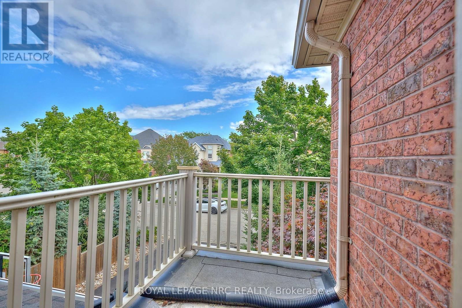 












27 GOLDEYE DRIVE

,
Hamilton (Winona Park),




Ontario
L8E6C2

