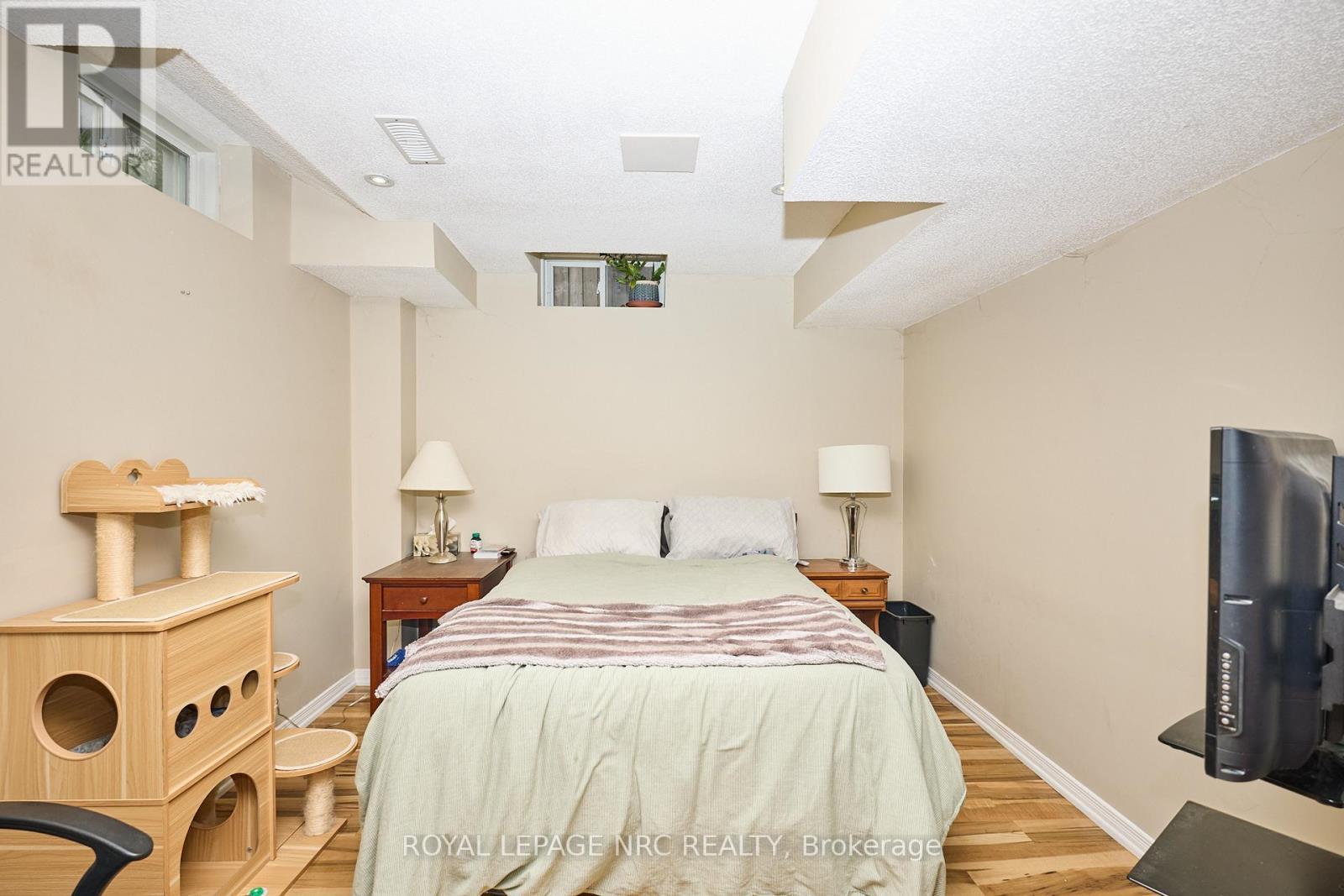 












27 GOLDEYE DRIVE

,
Hamilton (Winona Park),




Ontario
L8E6C2

