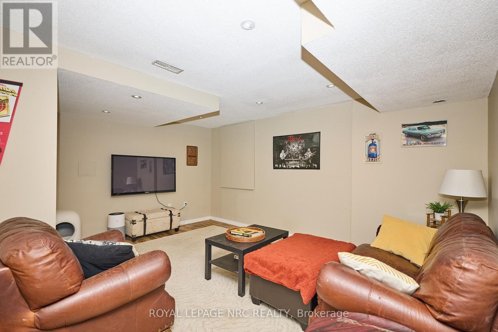 












27 GOLDEYE DRIVE

,
Hamilton (Winona Park),




Ontario
L8E6C2

