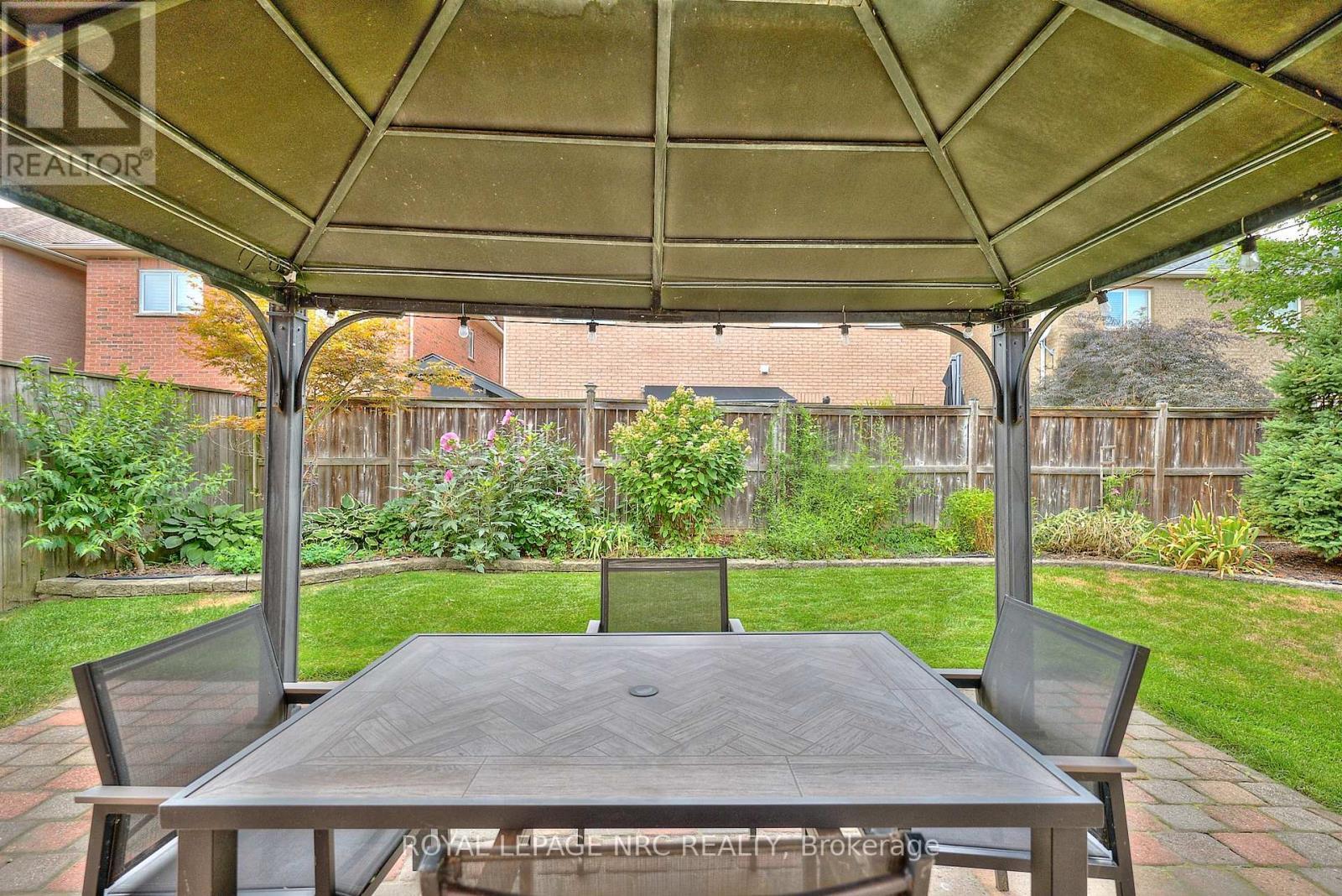 












27 GOLDEYE DRIVE

,
Hamilton (Winona Park),




Ontario
L8E6C2

