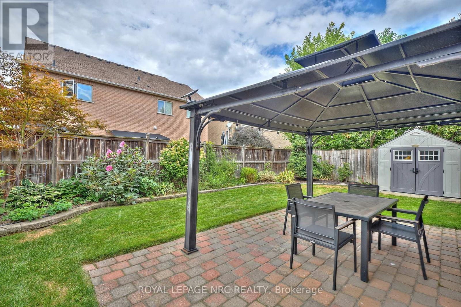 












27 GOLDEYE DRIVE

,
Hamilton (Winona Park),




Ontario
L8E6C2

