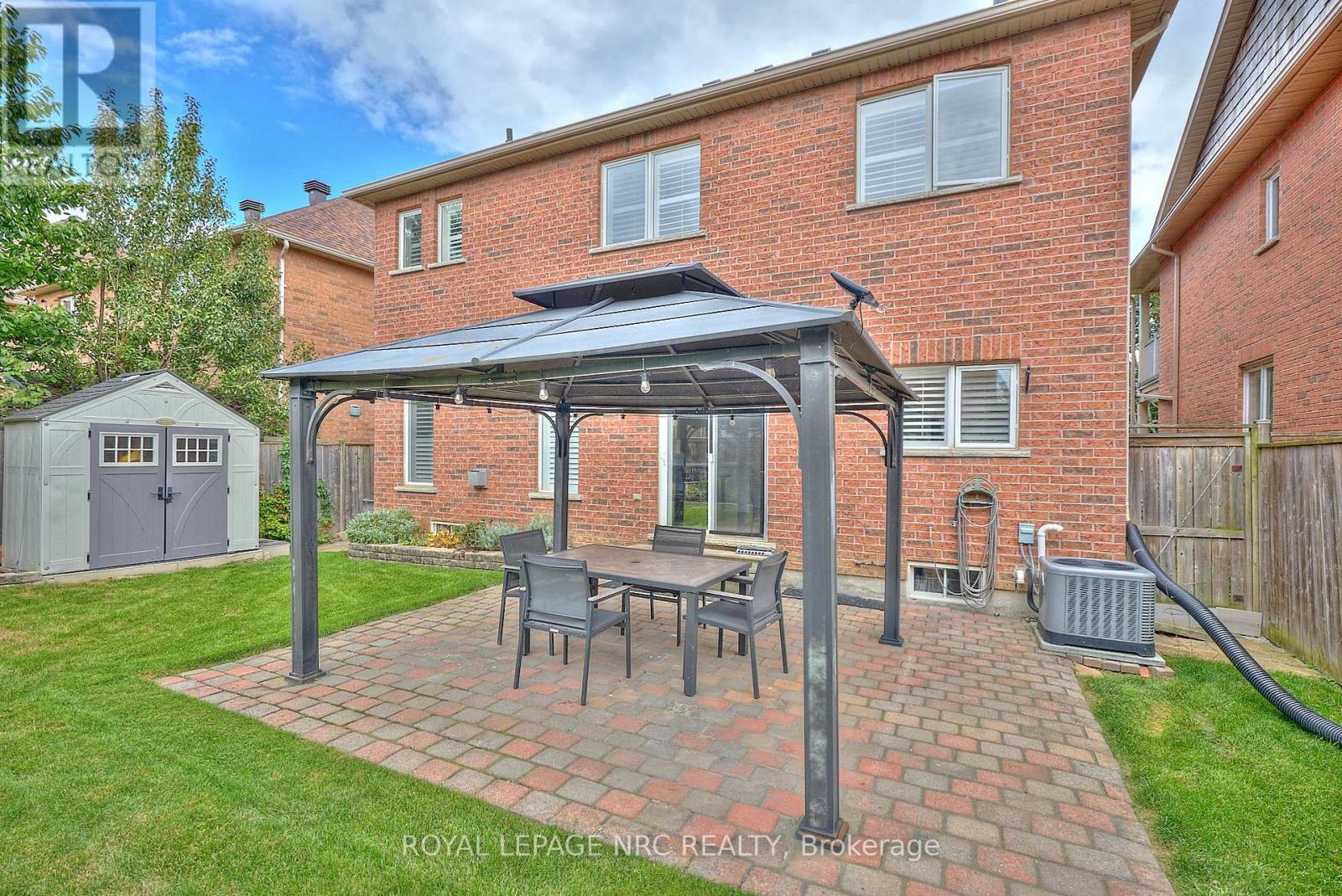 












27 GOLDEYE DRIVE

,
Hamilton (Winona Park),




Ontario
L8E6C2

