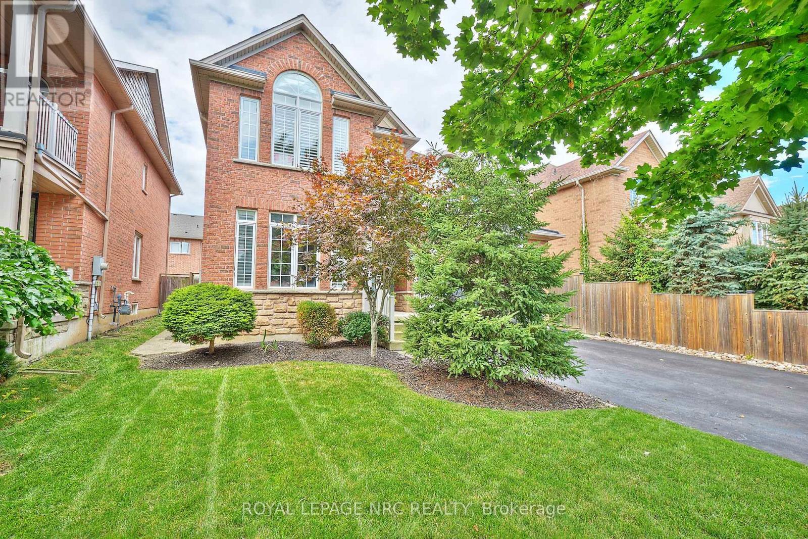 












27 GOLDEYE DRIVE

,
Hamilton (Winona Park),




Ontario
L8E6C2

