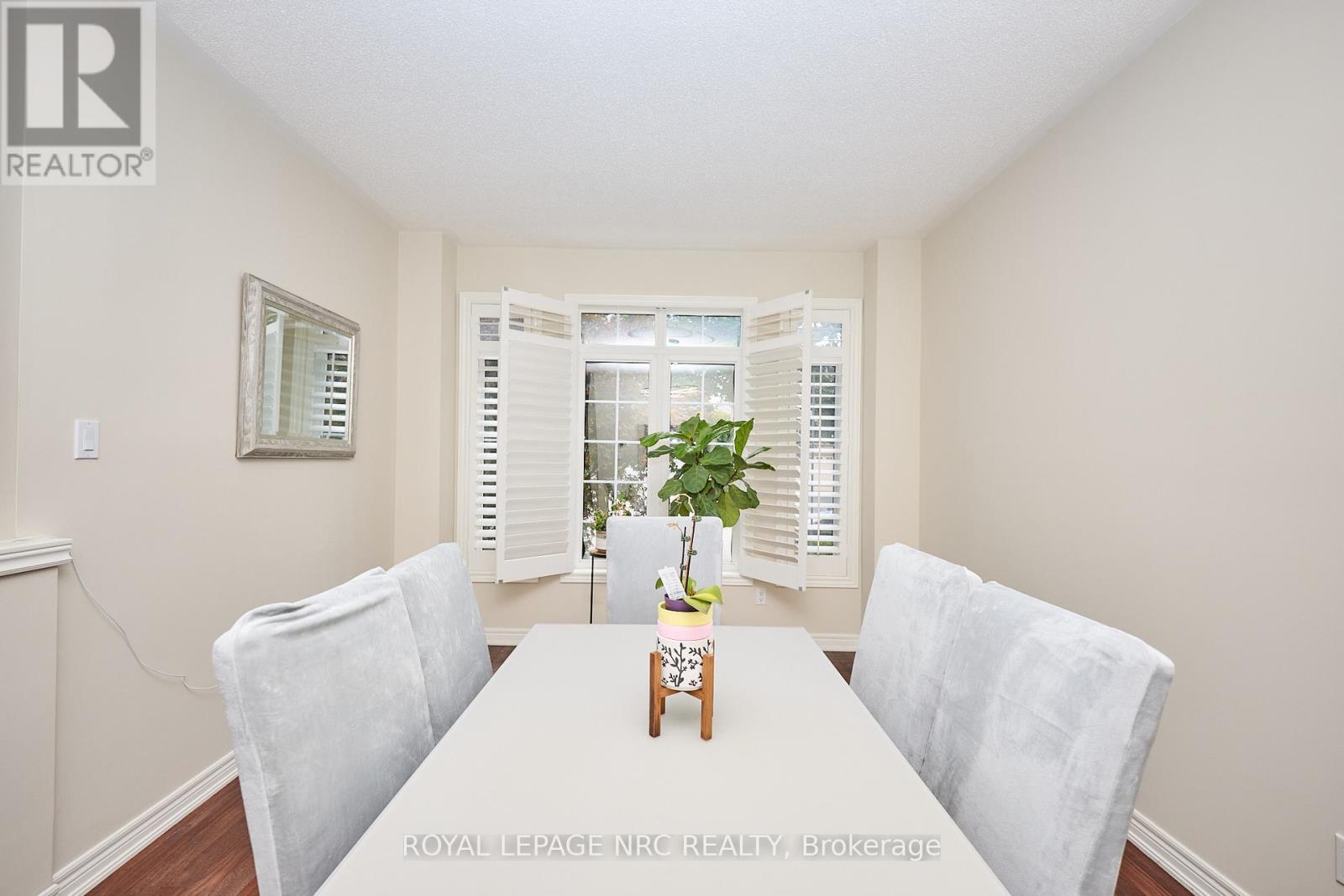 












27 GOLDEYE DRIVE

,
Hamilton (Winona Park),




Ontario
L8E6C2

