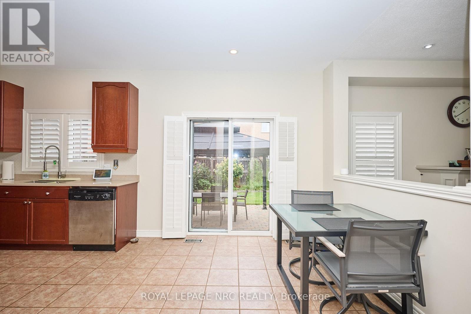 












27 GOLDEYE DRIVE

,
Hamilton (Winona Park),




Ontario
L8E6C2

