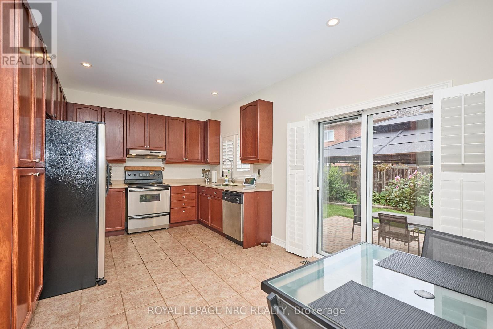 












27 GOLDEYE DRIVE

,
Hamilton (Winona Park),




Ontario
L8E6C2

