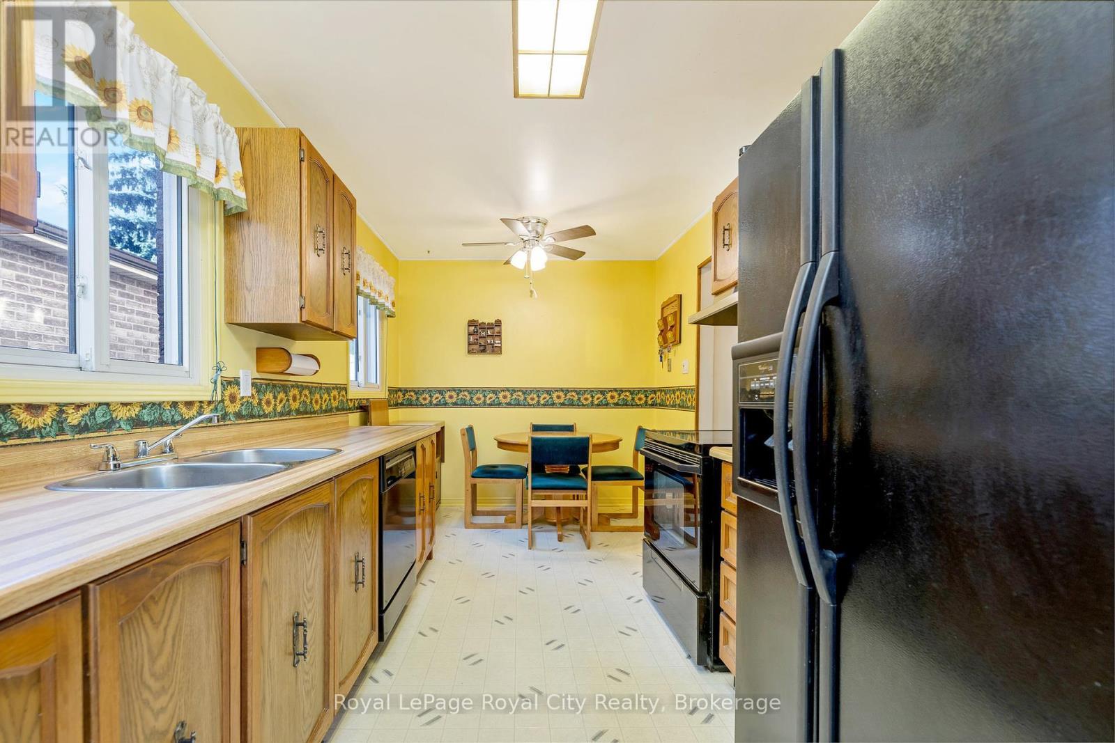 












5949 PAGOSA COURT

,
Mississauga (Streetsville),




Ontario
L5M2M8

