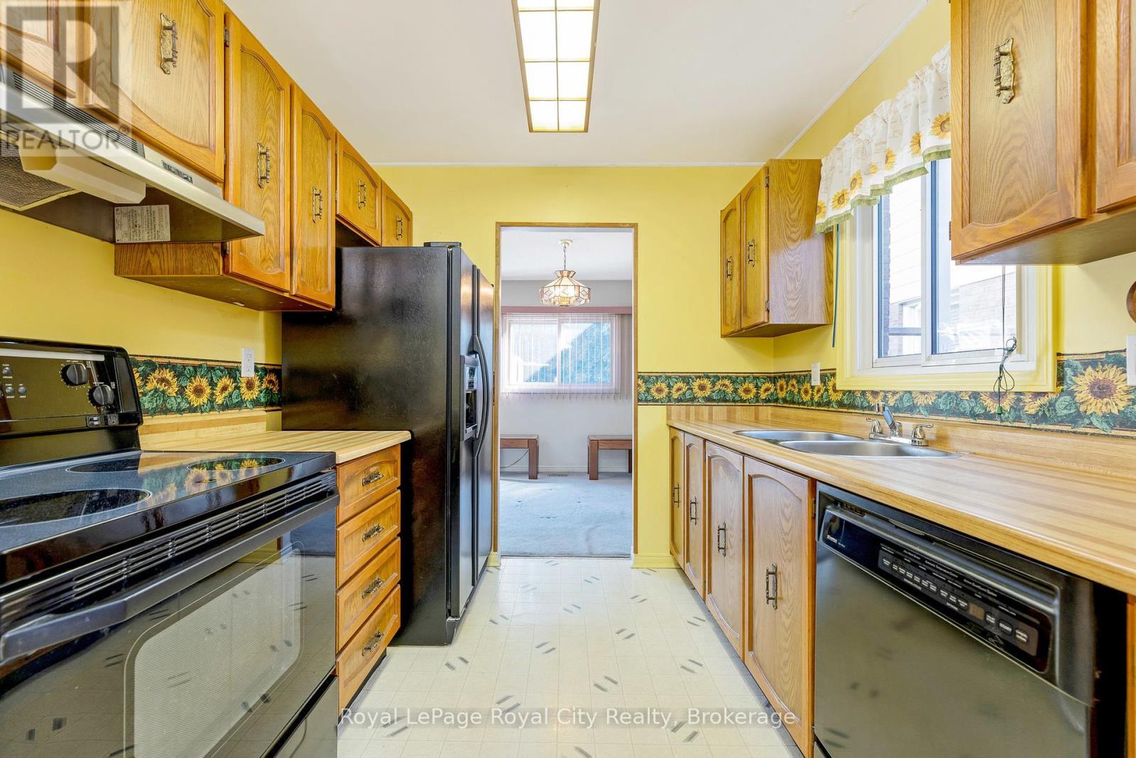 












5949 PAGOSA COURT

,
Mississauga (Streetsville),




Ontario
L5M2M8

