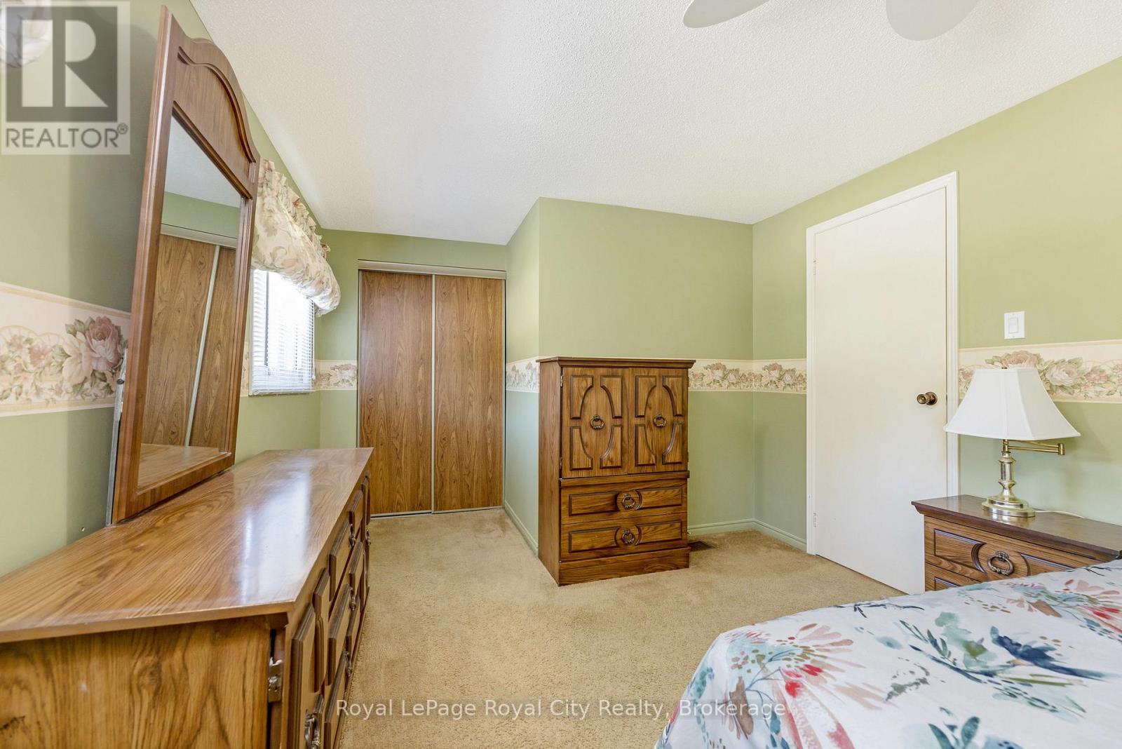 












5949 PAGOSA COURT

,
Mississauga (Streetsville),




Ontario
L5M2M8

