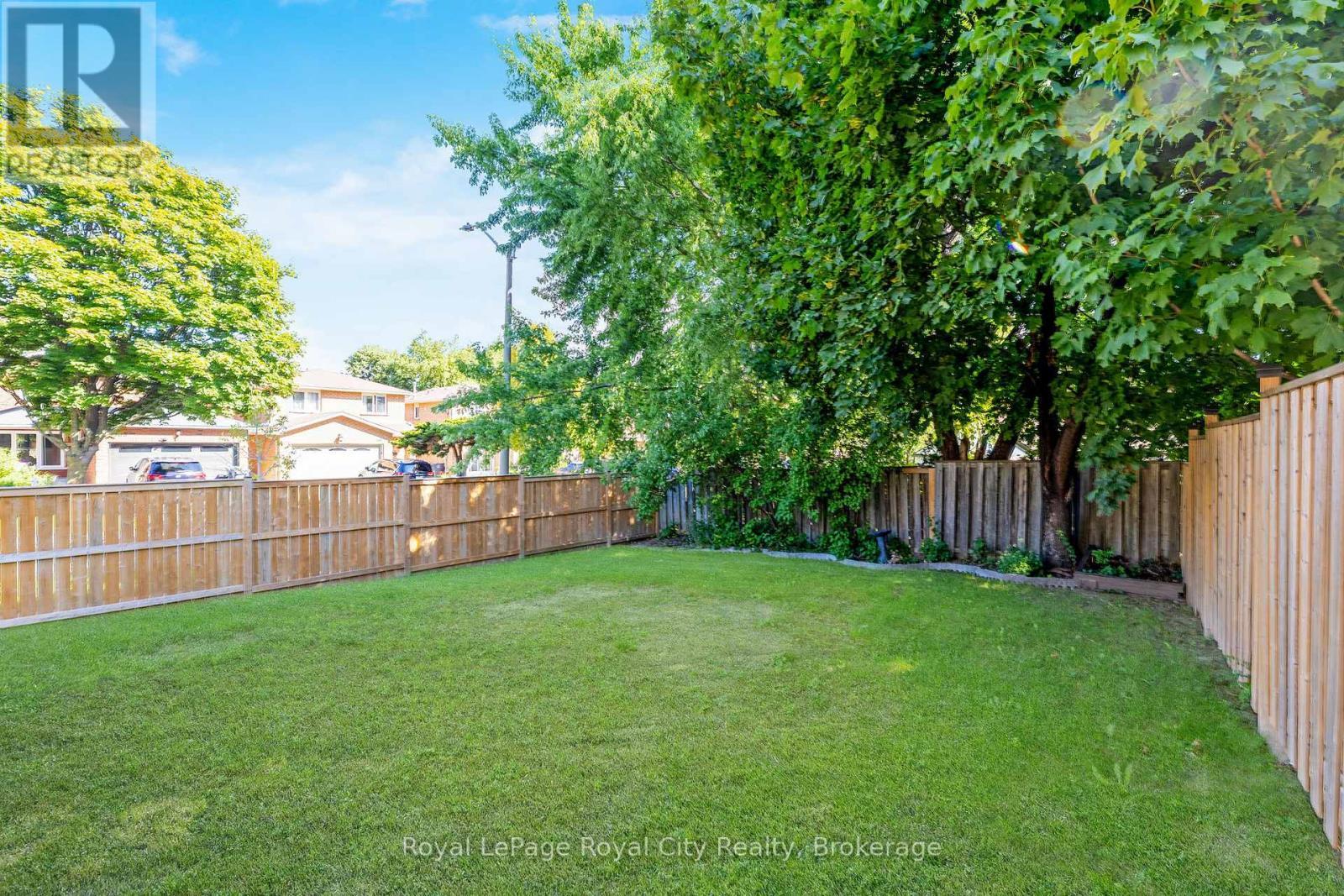 












5949 PAGOSA COURT

,
Mississauga (Streetsville),




Ontario
L5M2M8


