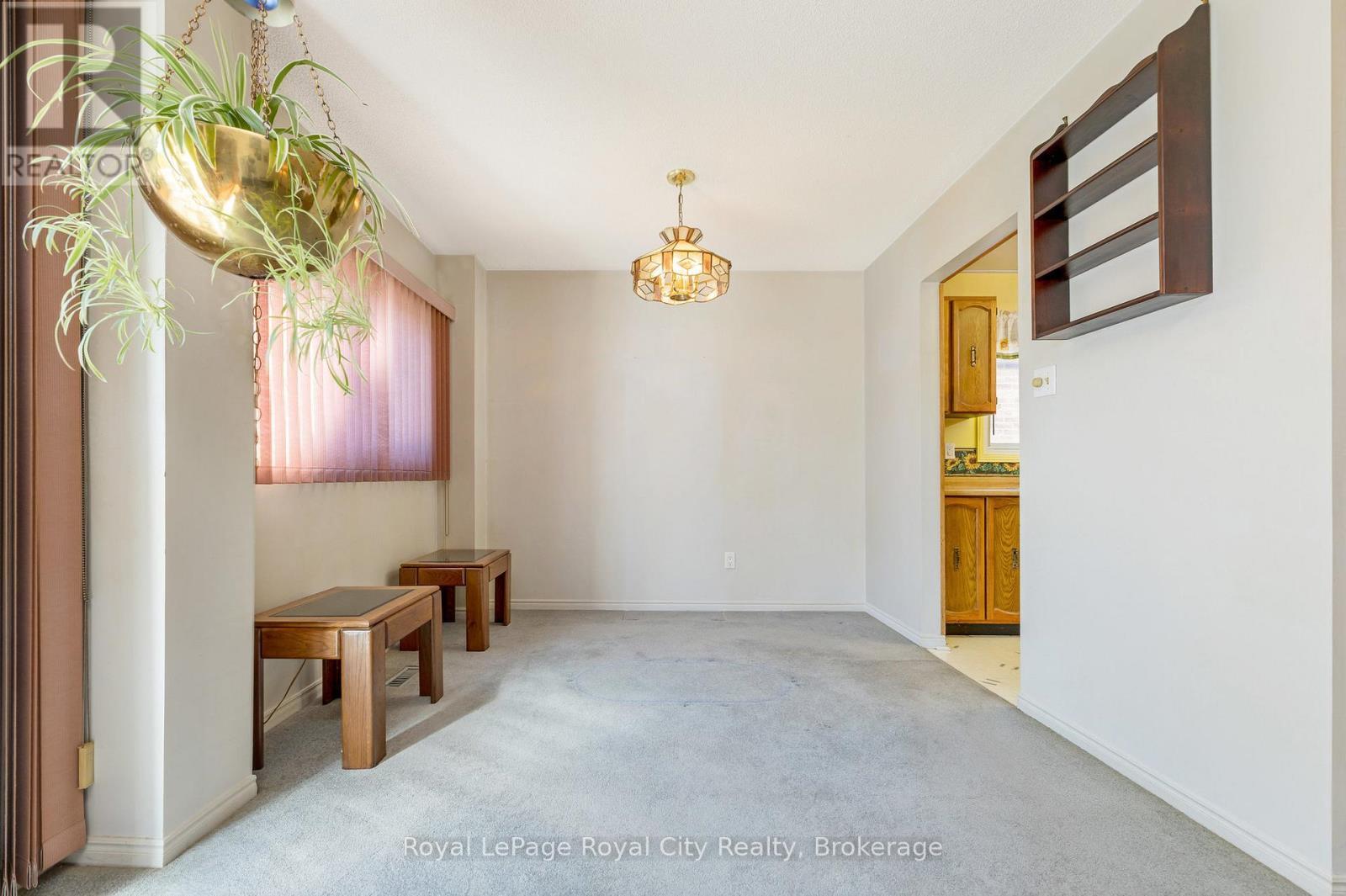 












5949 PAGOSA COURT

,
Mississauga (Streetsville),




Ontario
L5M2M8

