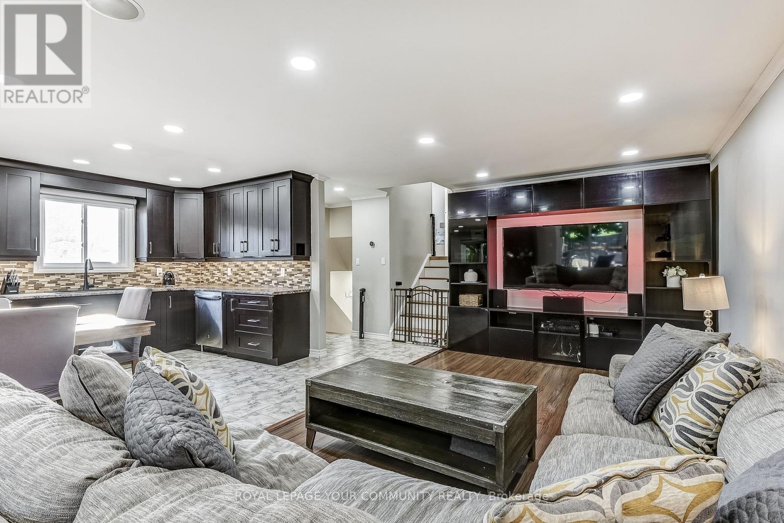 












38 GAINSBOROUGH ROAD

,
Brampton,




Ontario
L6S1X1

