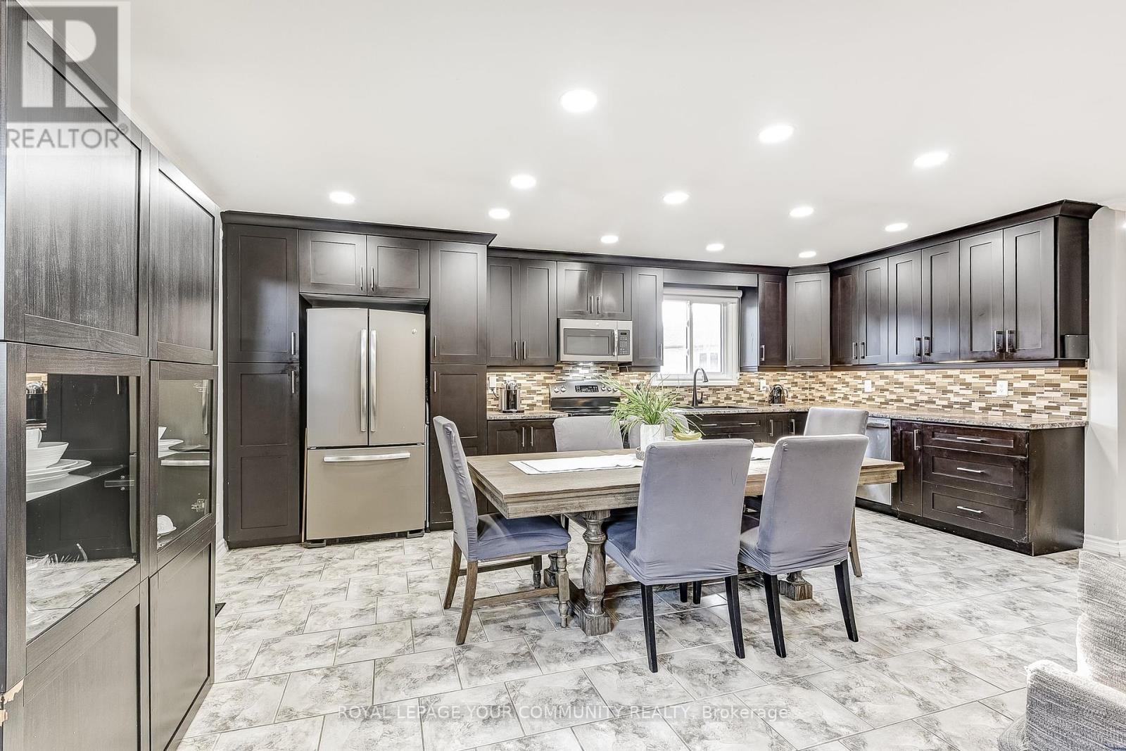 












38 GAINSBOROUGH ROAD

,
Brampton,




Ontario
L6S1X1

