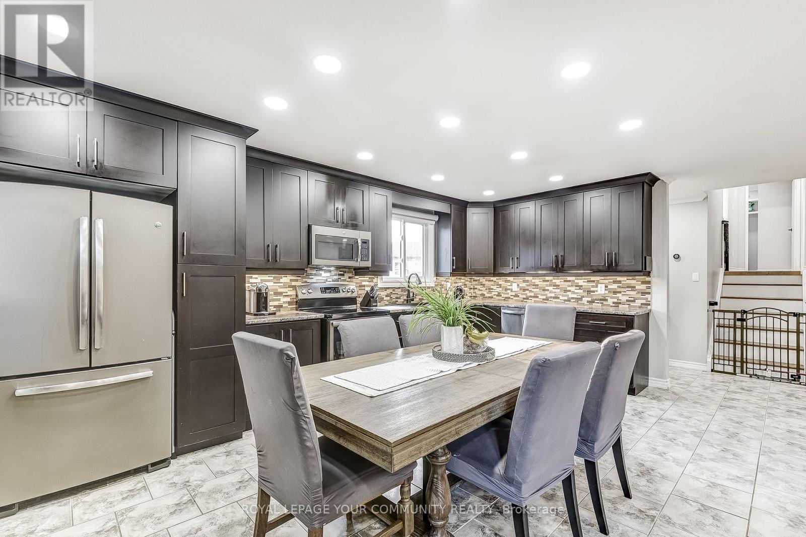 












38 GAINSBOROUGH ROAD

,
Brampton,




Ontario
L6S1X1

