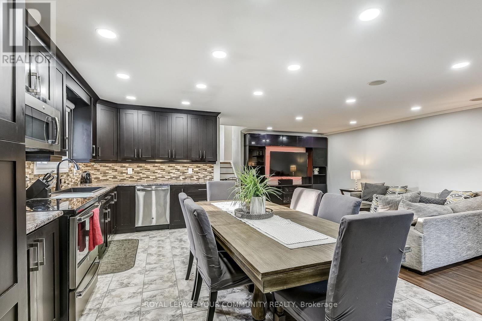 












38 GAINSBOROUGH ROAD

,
Brampton,




Ontario
L6S1X1

