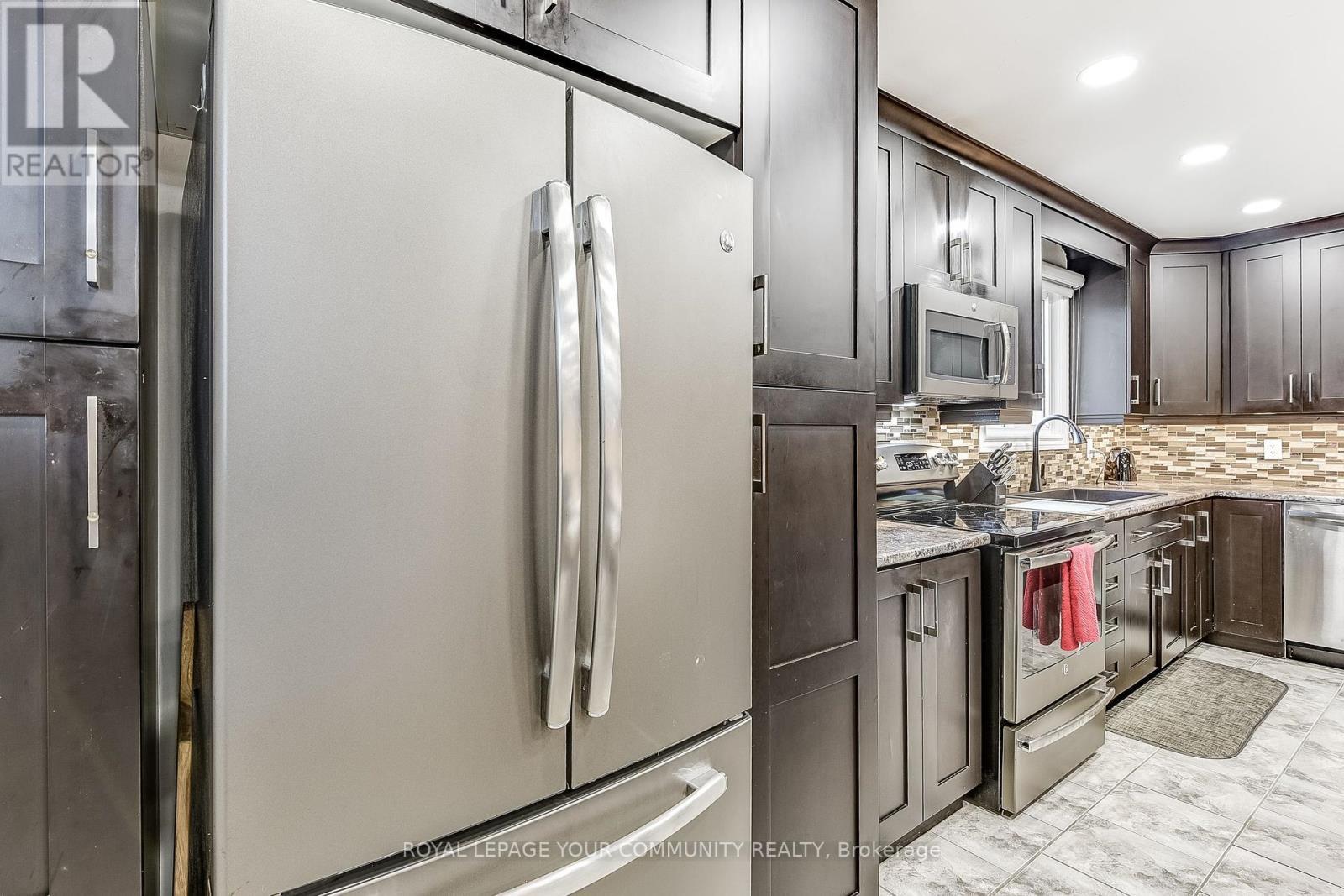 












38 GAINSBOROUGH ROAD

,
Brampton,




Ontario
L6S1X1

