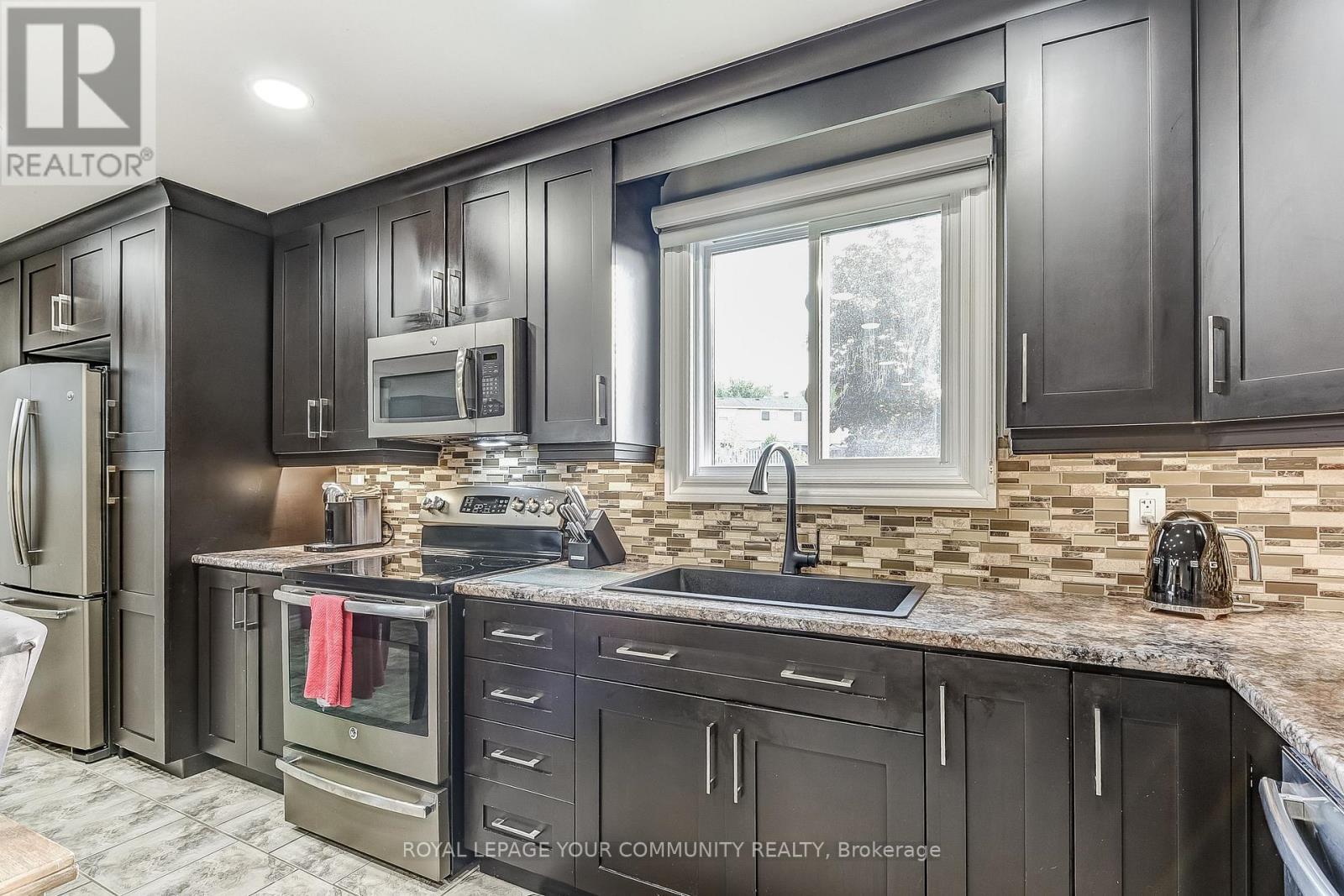 












38 GAINSBOROUGH ROAD

,
Brampton,




Ontario
L6S1X1

