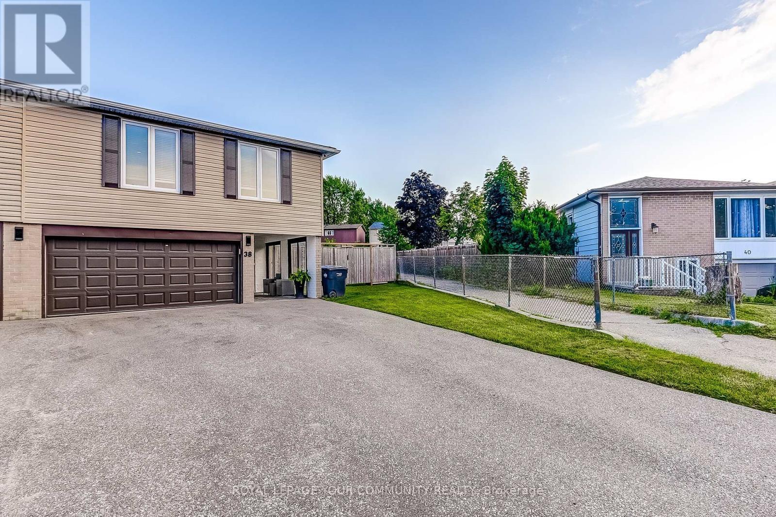 












38 GAINSBOROUGH ROAD

,
Brampton,




Ontario
L6S1X1


