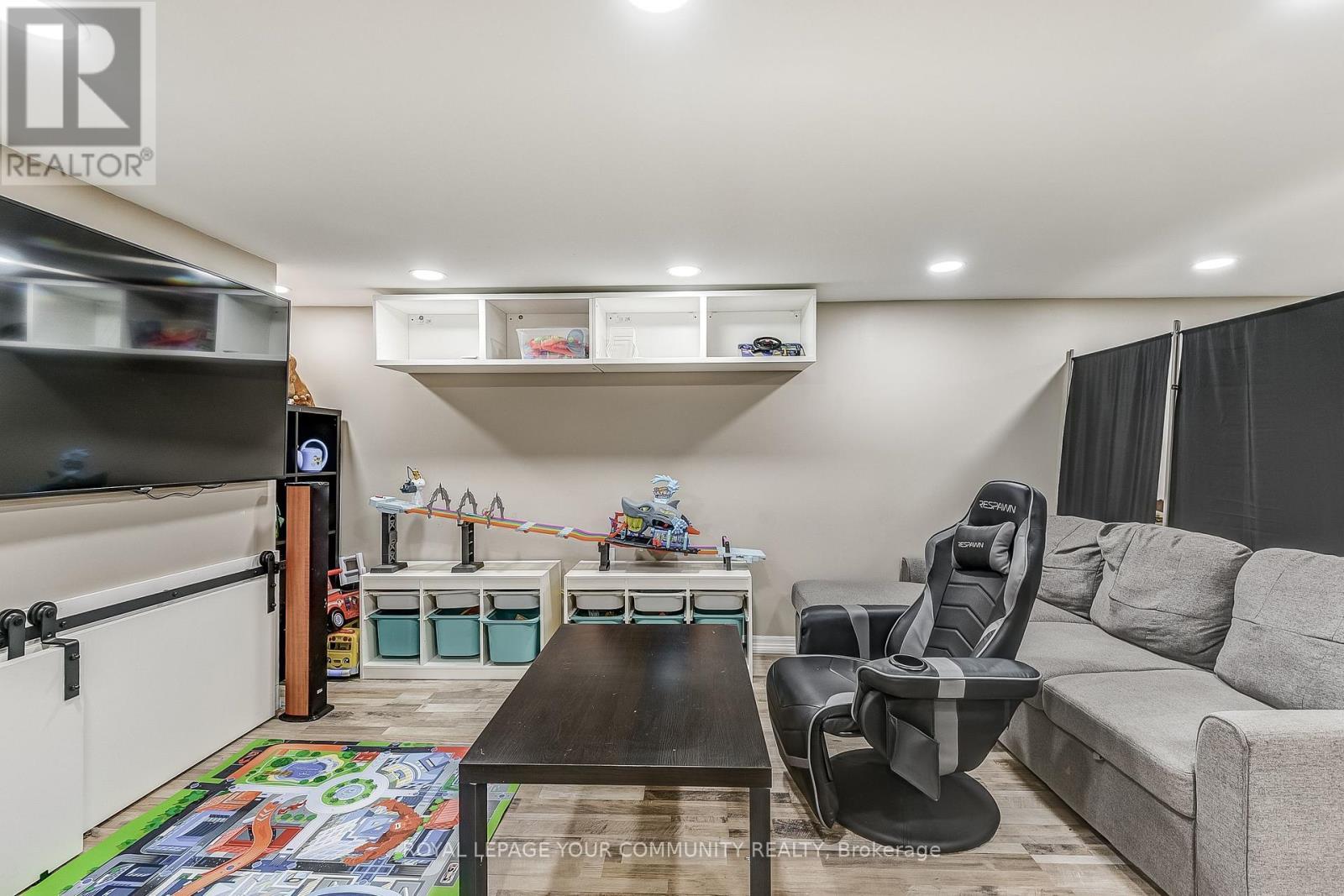 












38 GAINSBOROUGH ROAD

,
Brampton,




Ontario
L6S1X1


