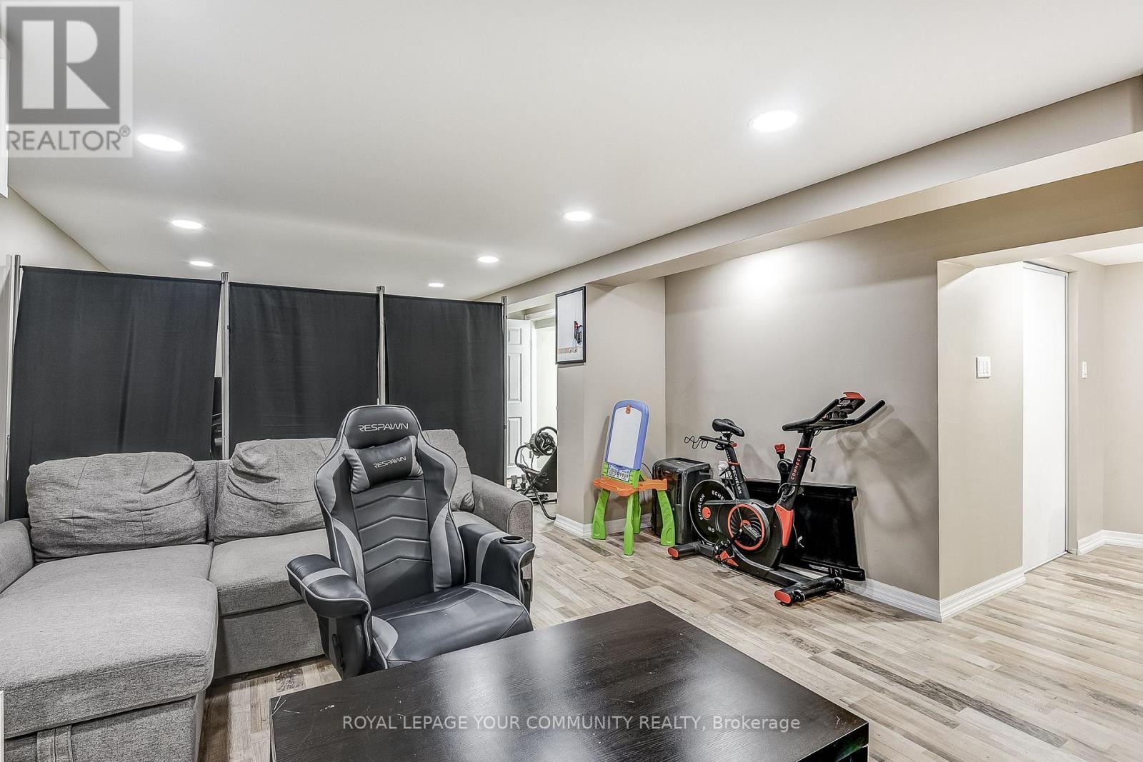 












38 GAINSBOROUGH ROAD

,
Brampton,




Ontario
L6S1X1

