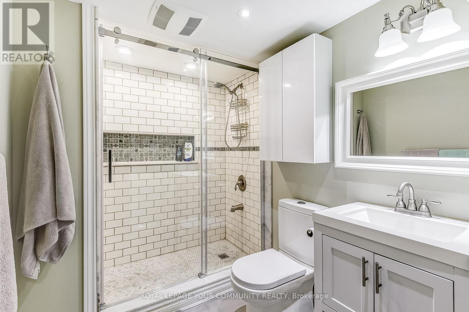 












38 GAINSBOROUGH ROAD

,
Brampton,




Ontario
L6S1X1

