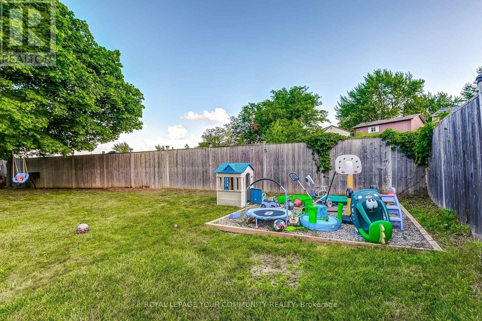 












38 GAINSBOROUGH ROAD

,
Brampton,




Ontario
L6S1X1

