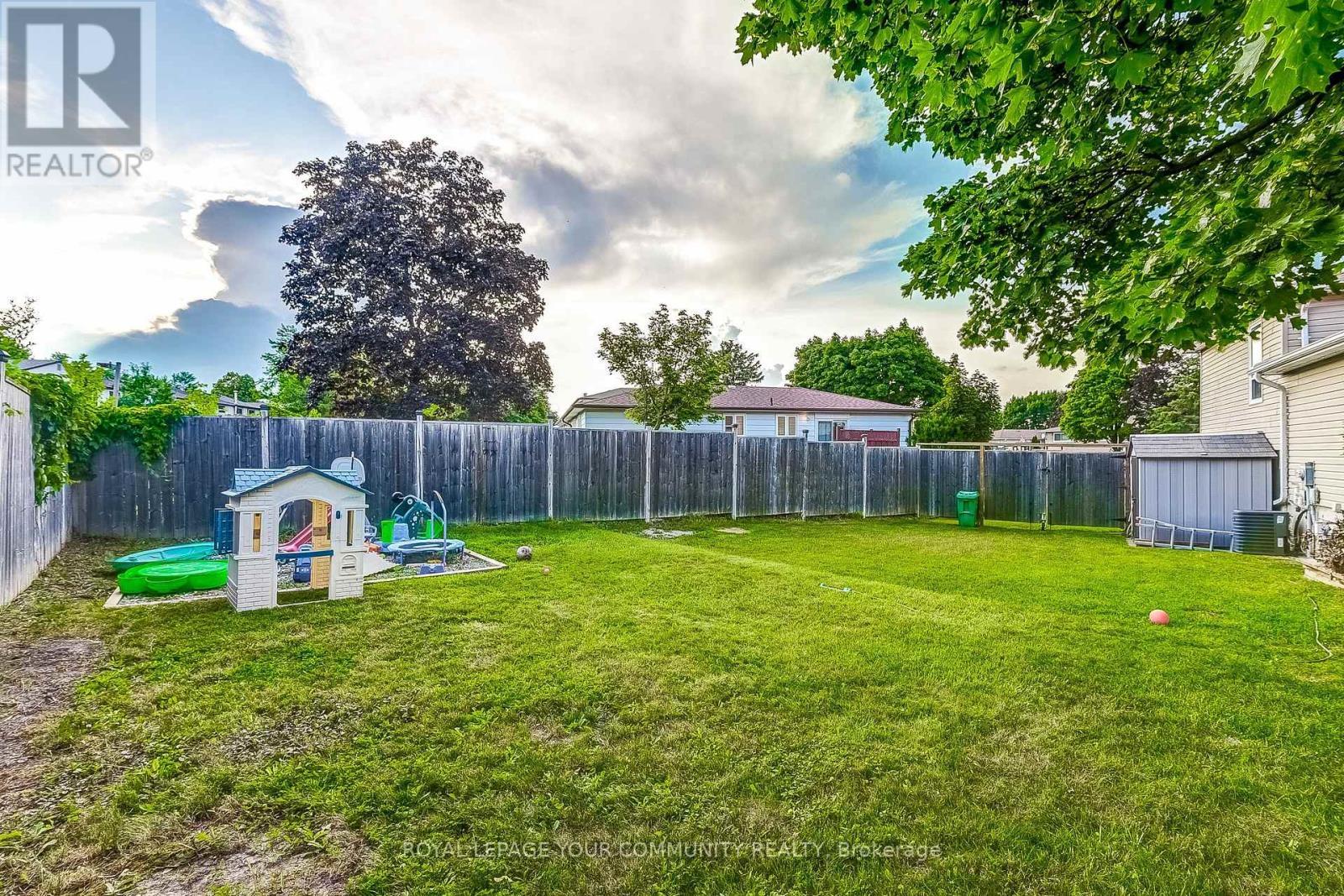 












38 GAINSBOROUGH ROAD

,
Brampton,




Ontario
L6S1X1

