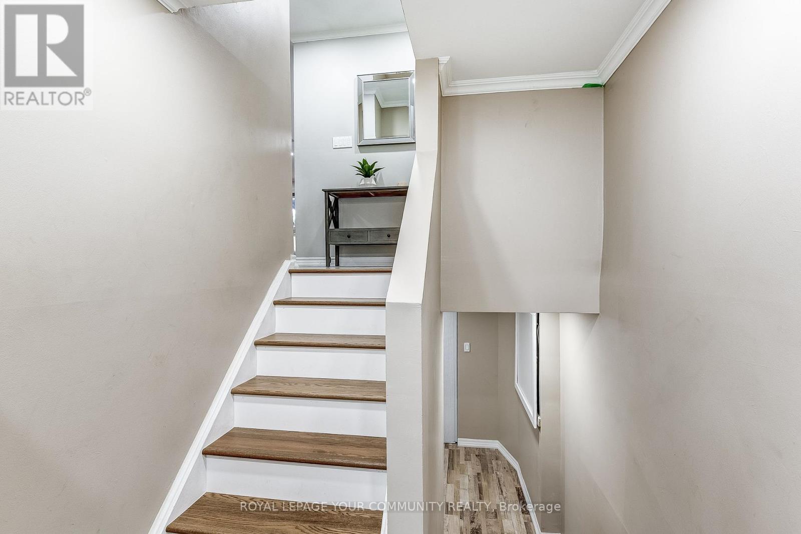 












38 GAINSBOROUGH ROAD

,
Brampton,




Ontario
L6S1X1

