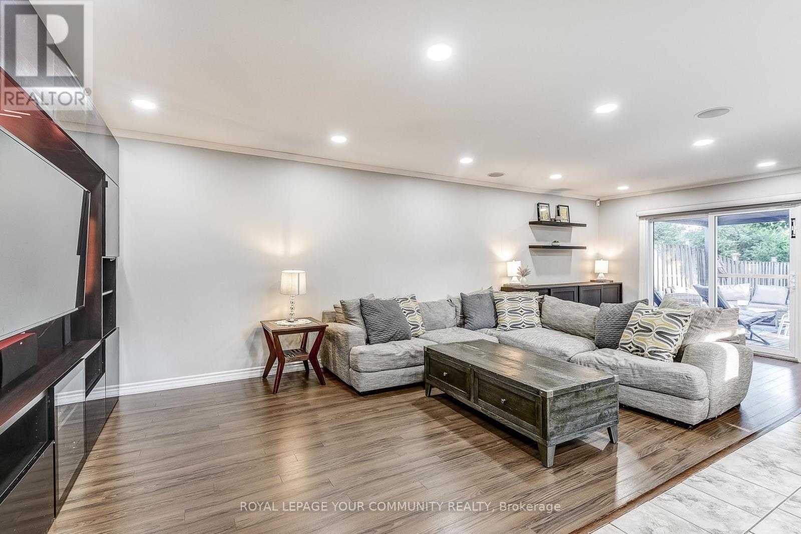 












38 GAINSBOROUGH ROAD

,
Brampton,




Ontario
L6S1X1

